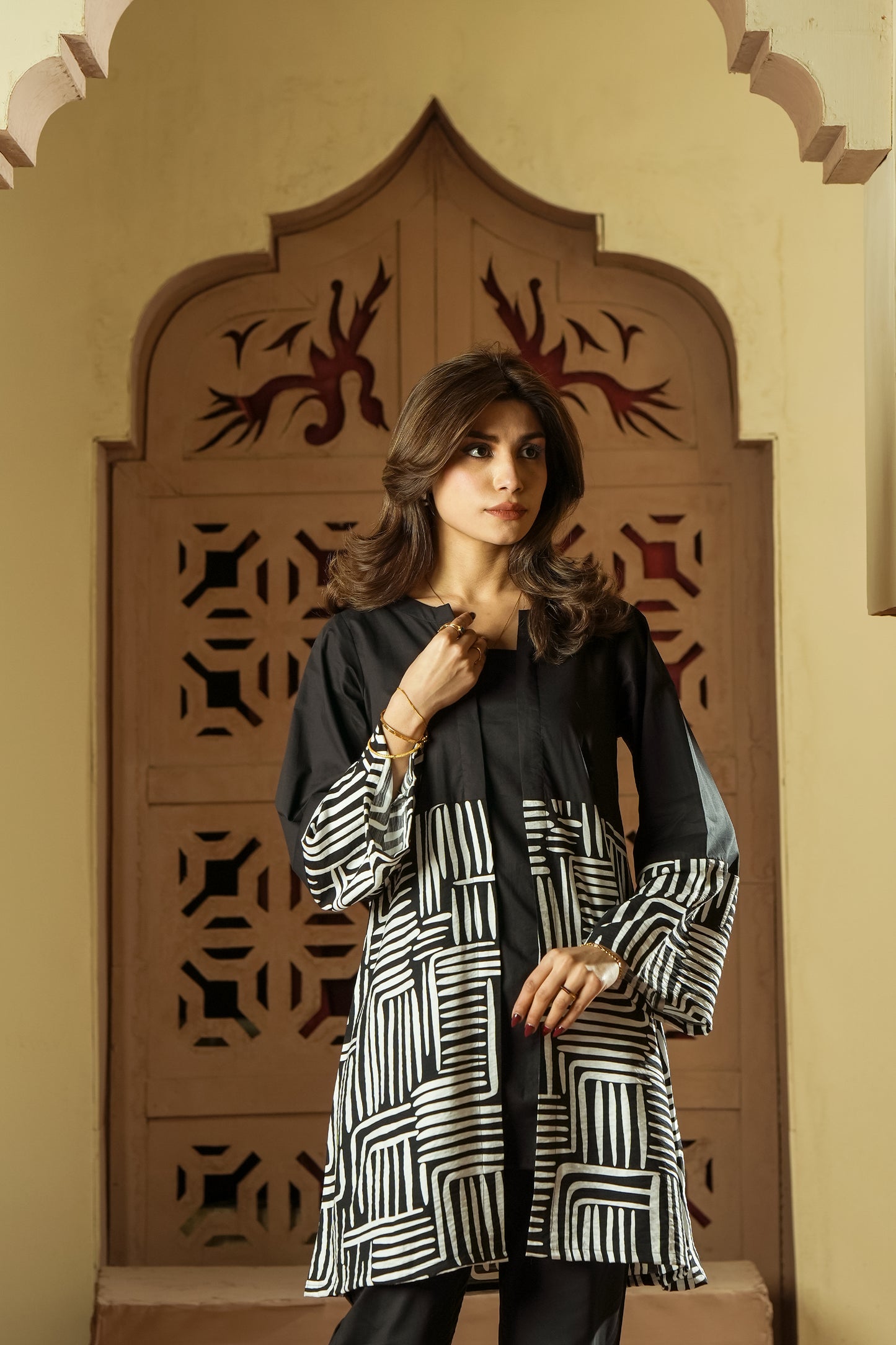 NOIR SILHOUETTE SU Reality