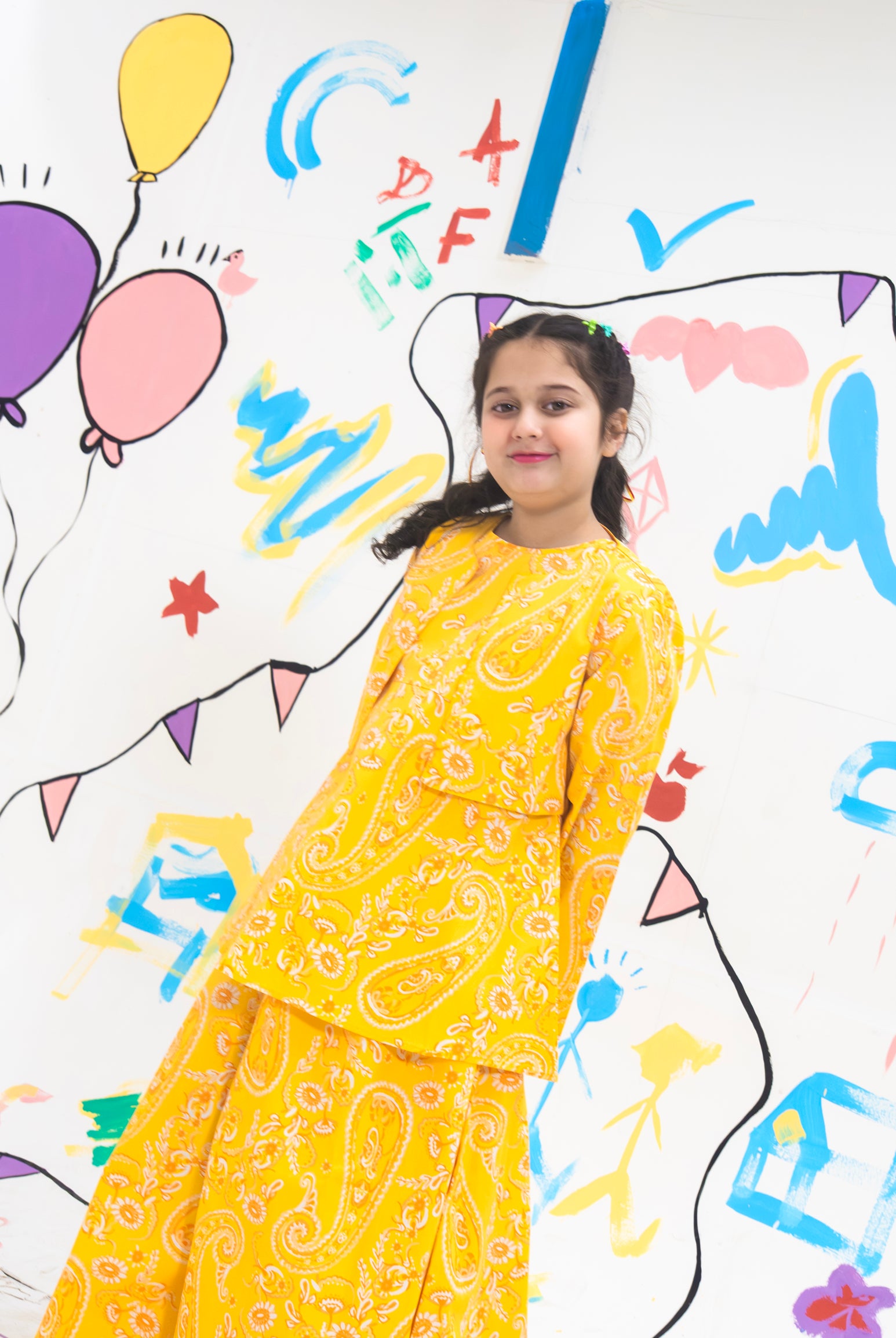 SUNNY YELLOW DOODLE Reality