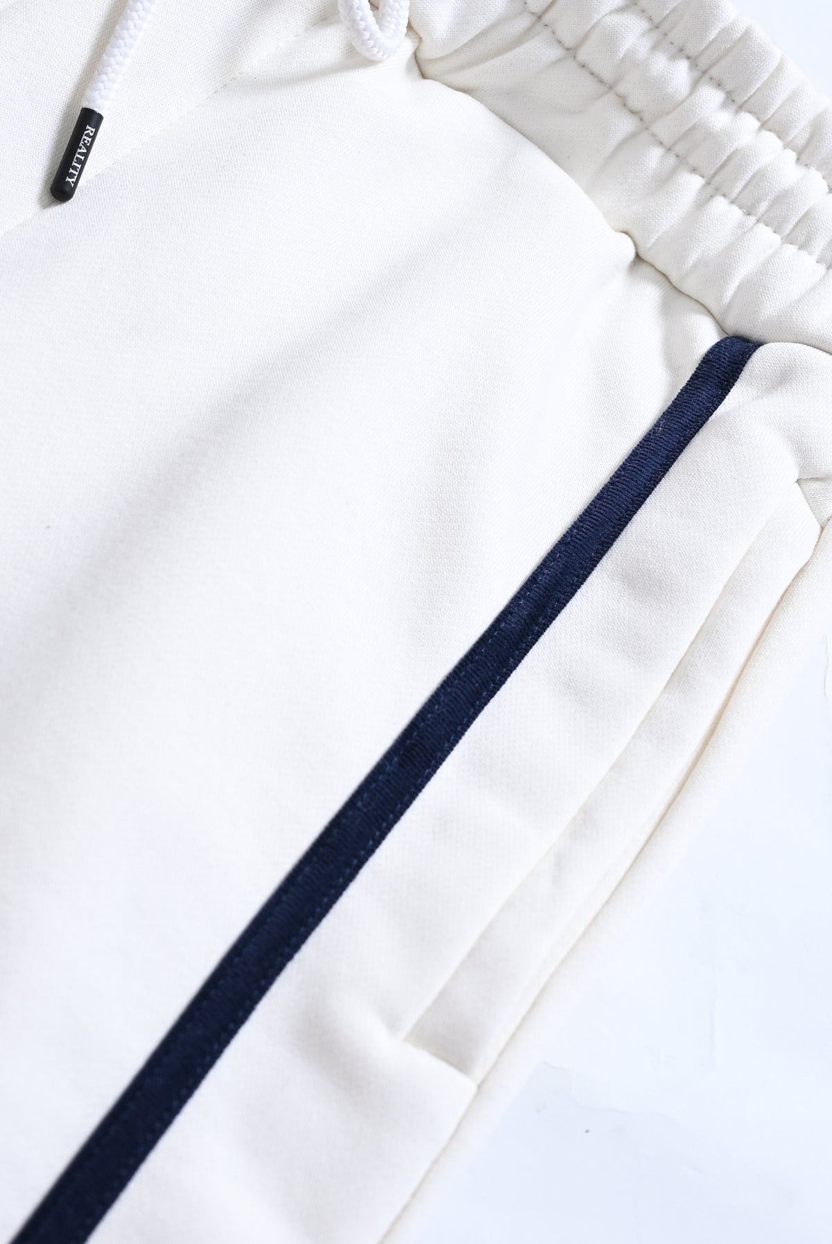 SIDE TAPPING STRAIGHT WHITE TROUSER Reality