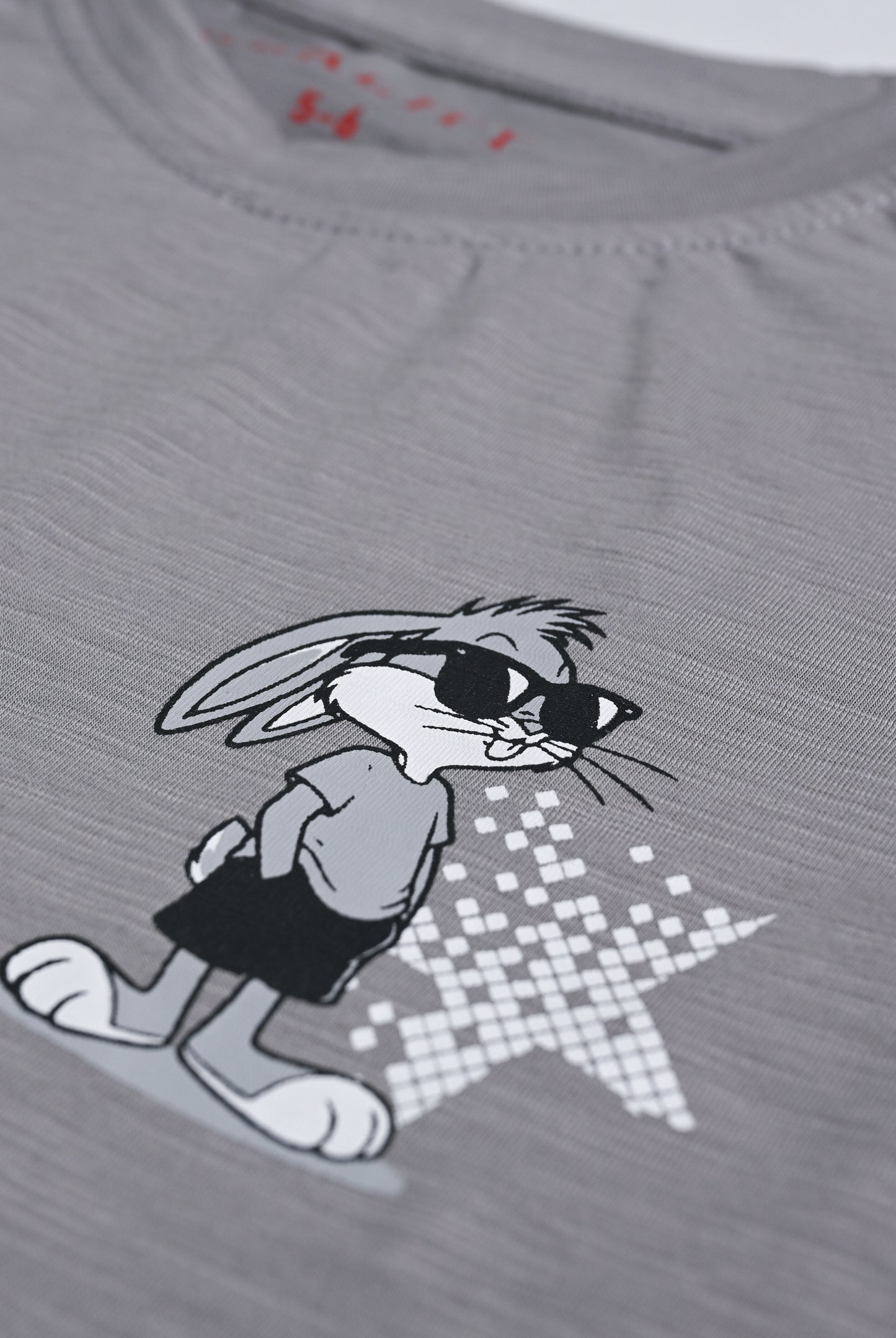 BUGS BUNNY GRAPHIC GRAY TEE Reality