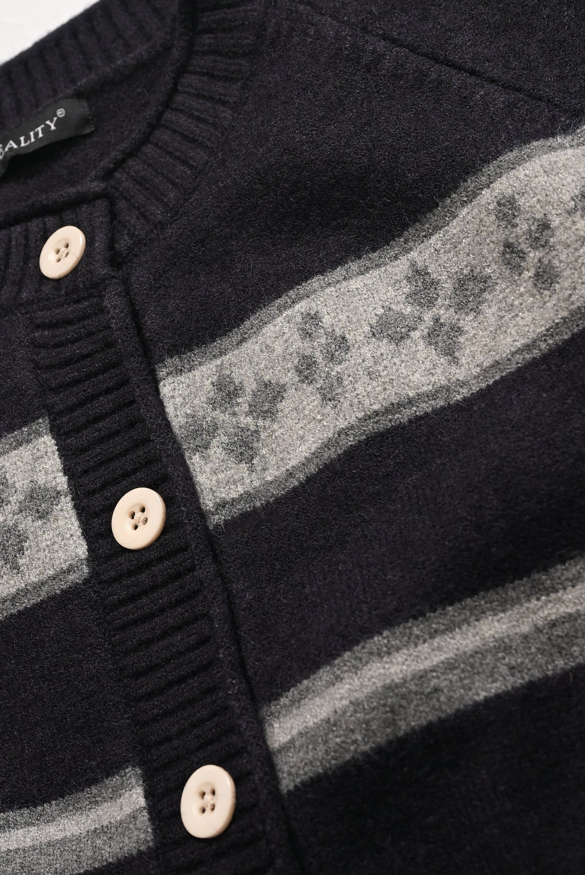 NAVY SWEATER Reality