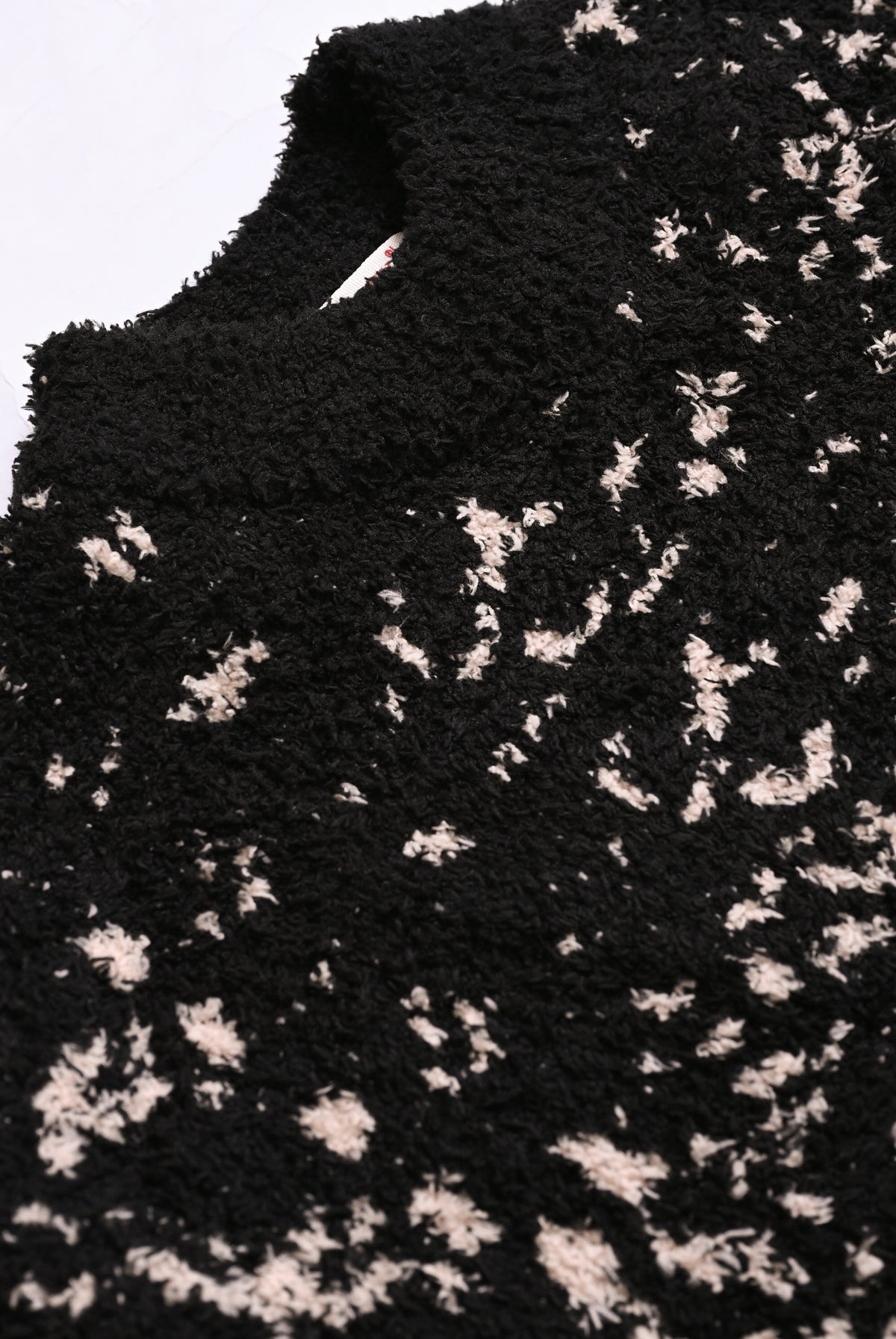 BLACK SWEATER
