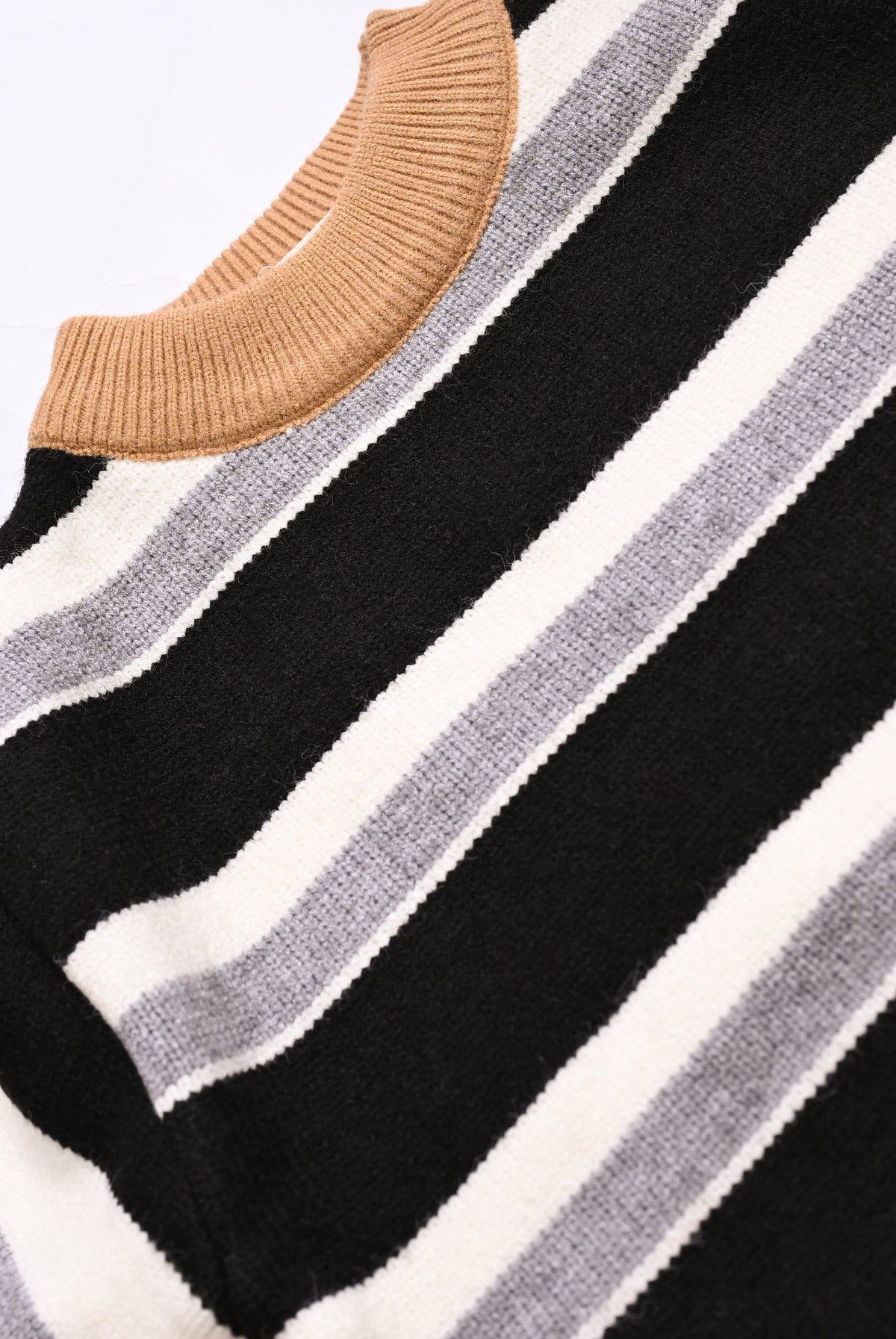 BLACK SWEATER