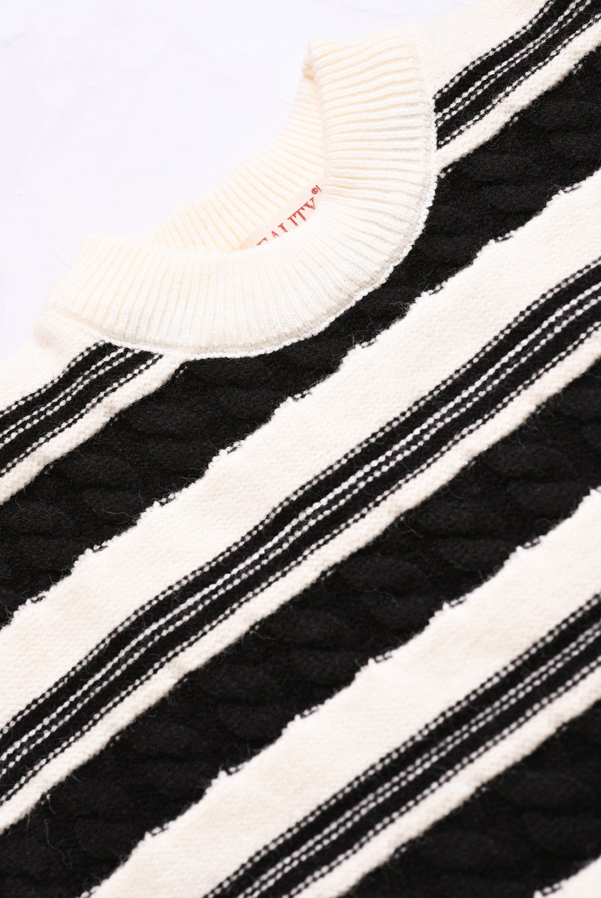 BALCK SWEATER