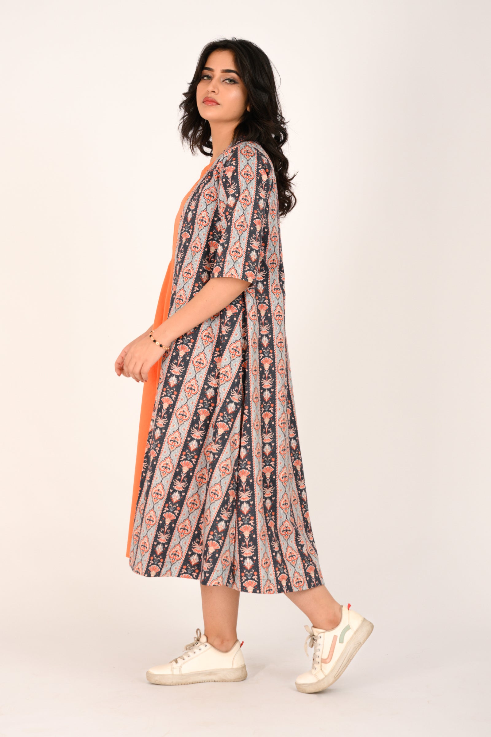 ELEGANT ESSENCE Reality