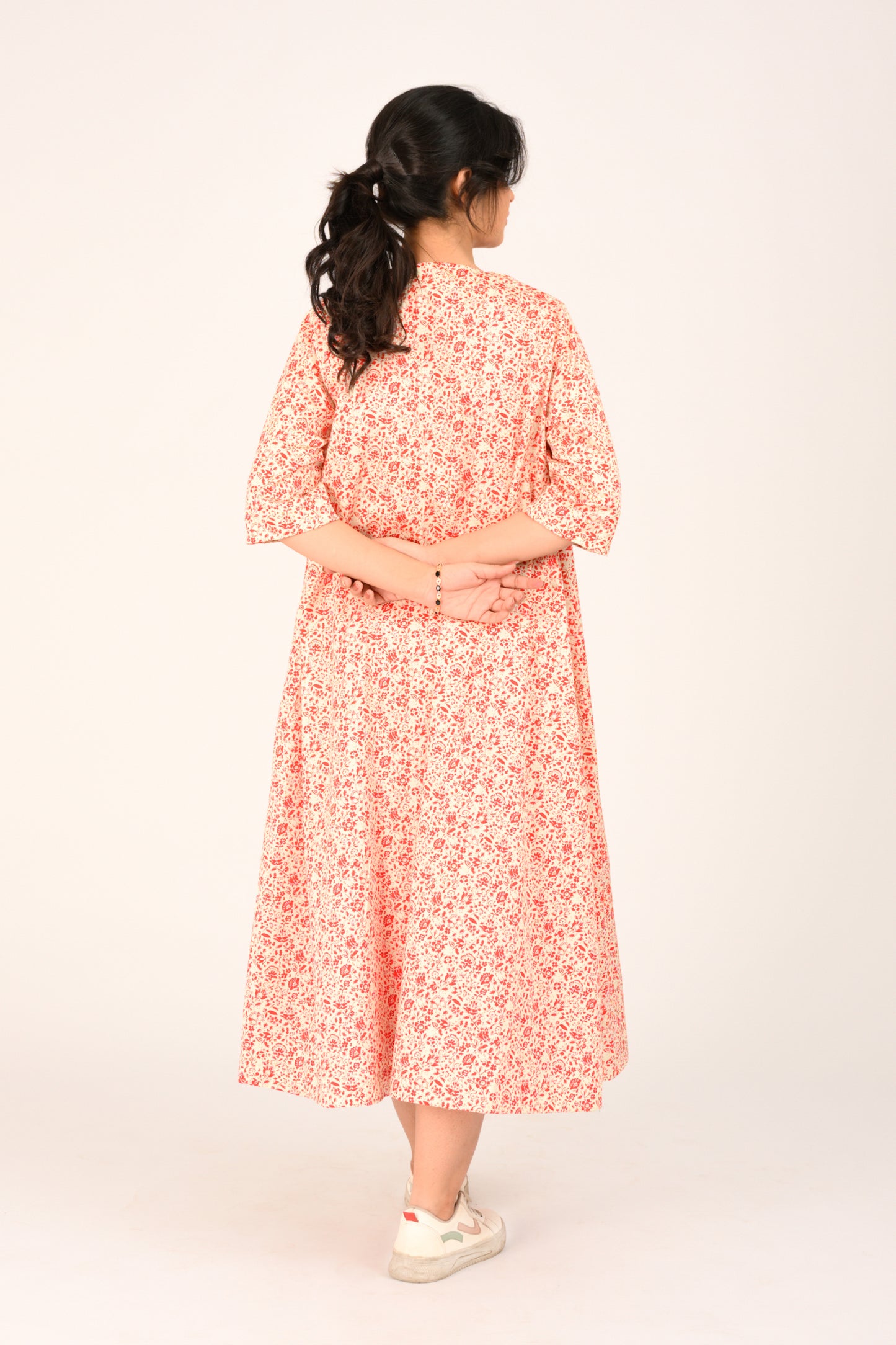 ELEGANT ESSENCE Reality