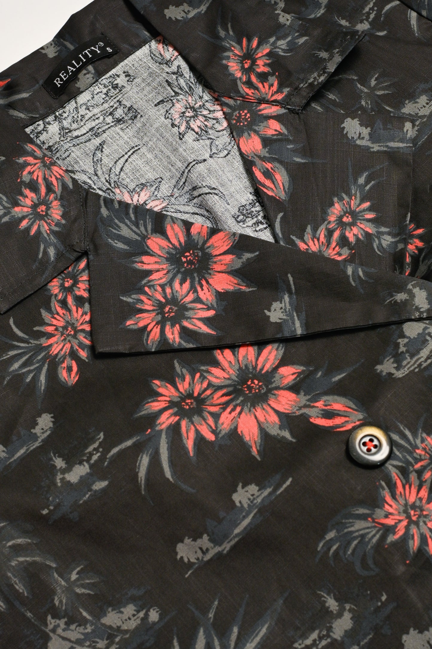 FLORAL BLACK TOP Reality