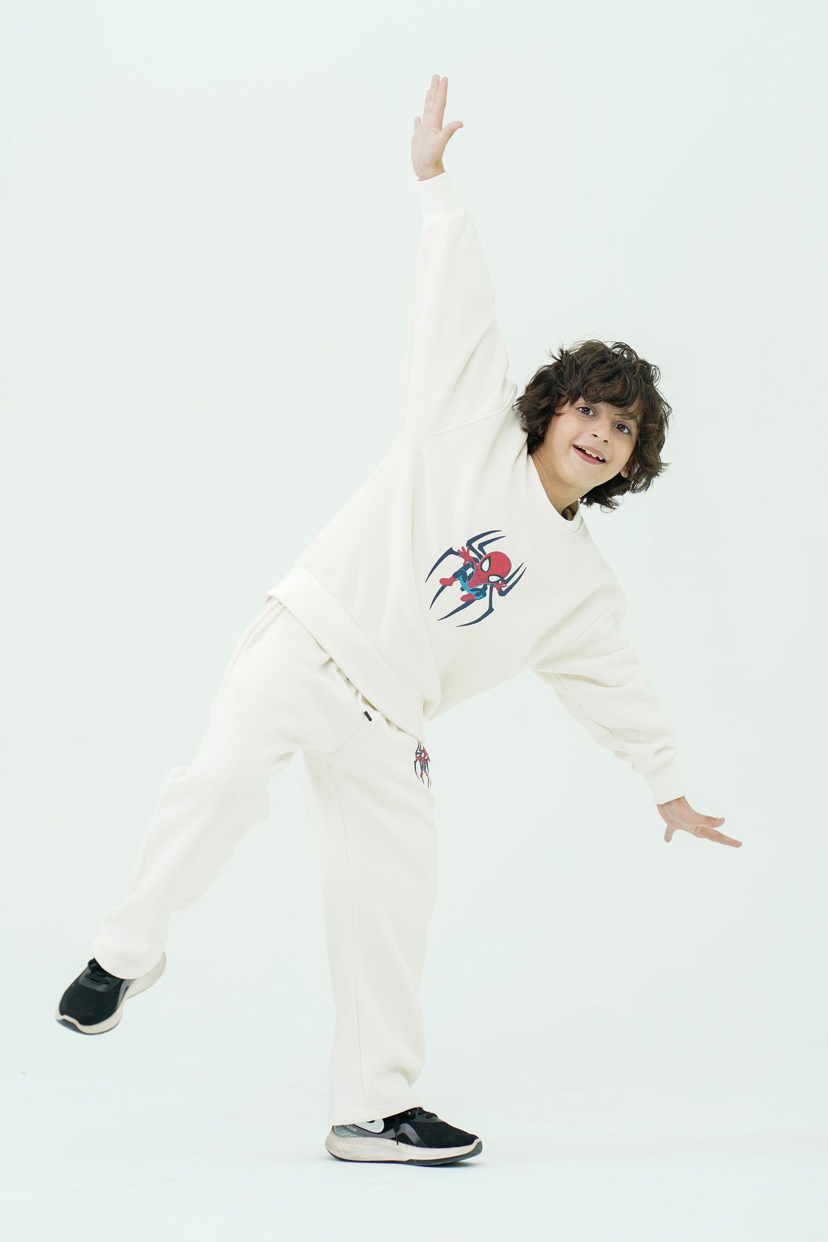 SPIDER MAN GRAPHIC WHITE SWEATSHIRT Reality