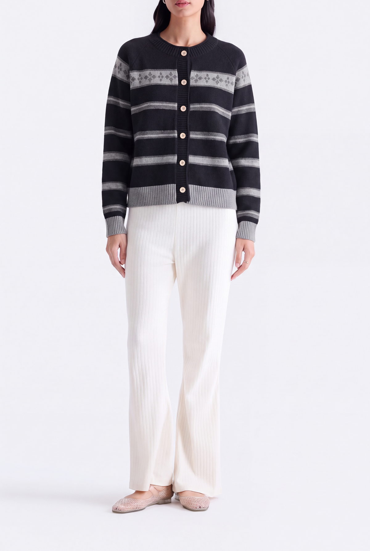 NAVY SWEATER Reality