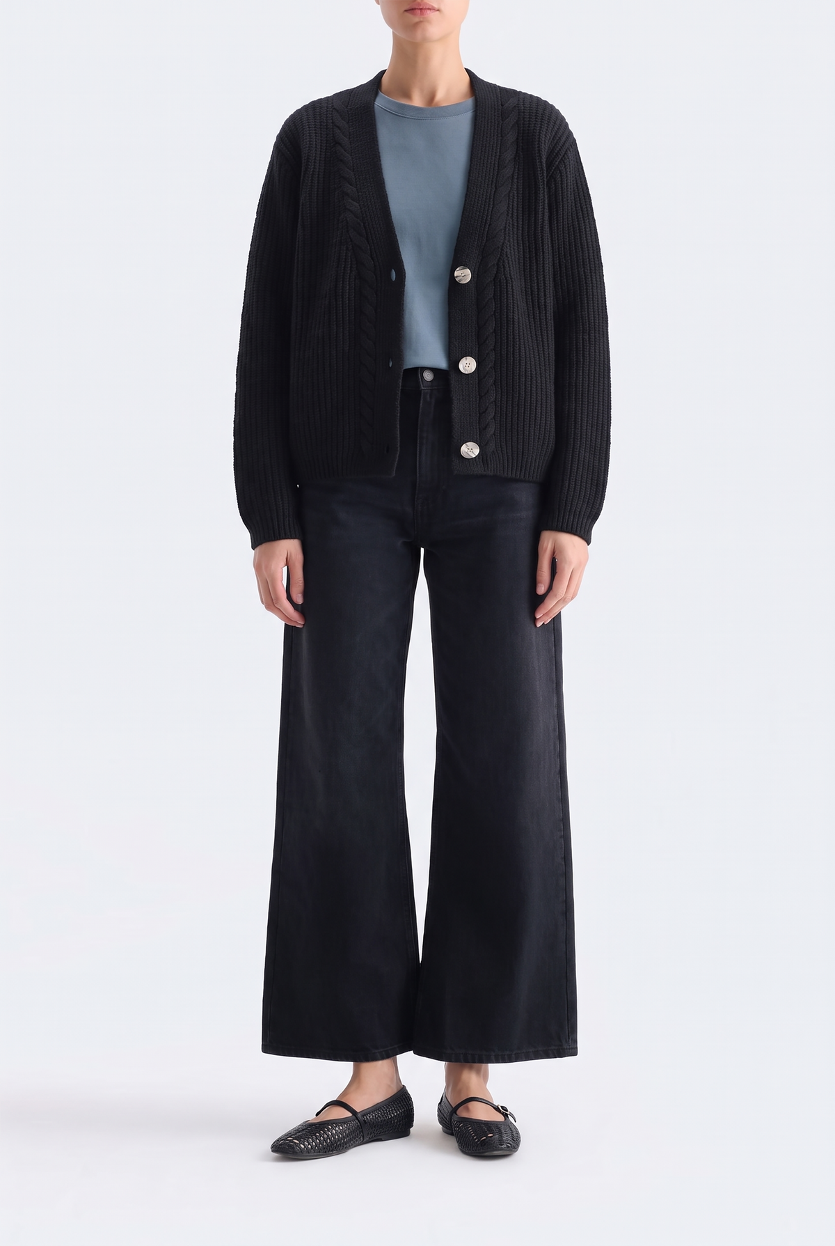 NAVY SWEATER Reality