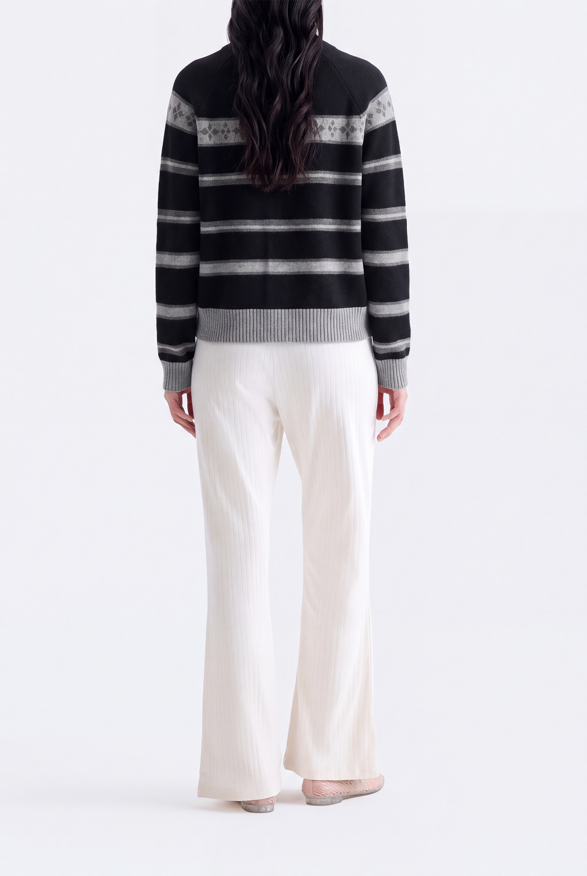 NAVY SWEATER Reality
