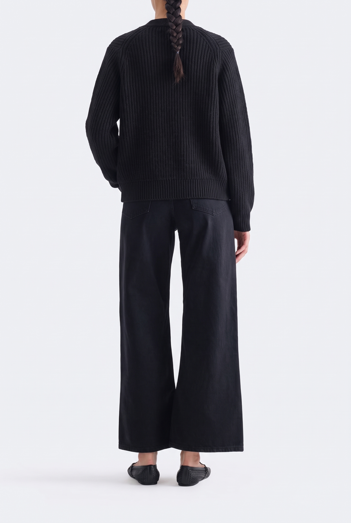 NAVY SWEATER Reality