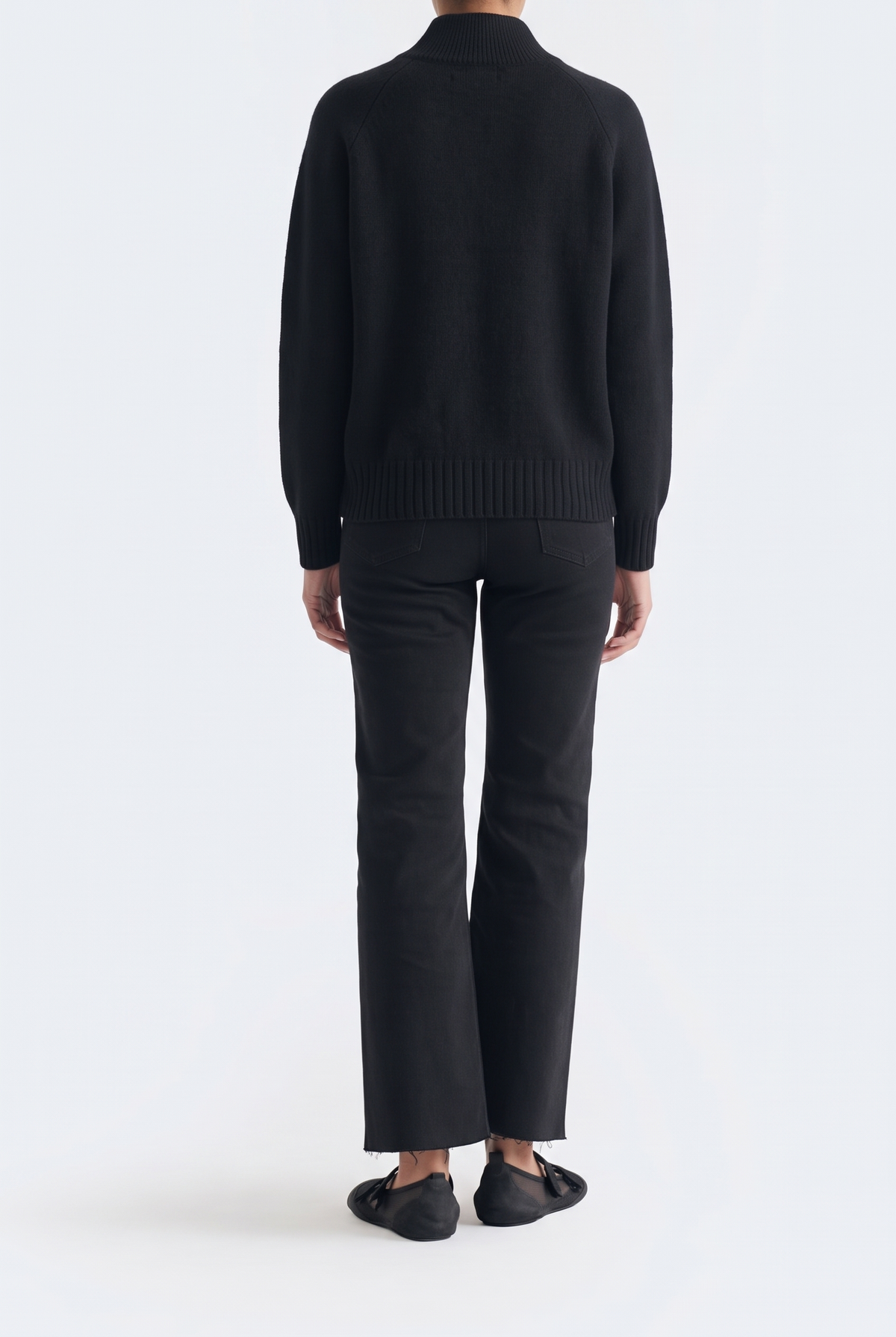 NAVY SWEATER Reality