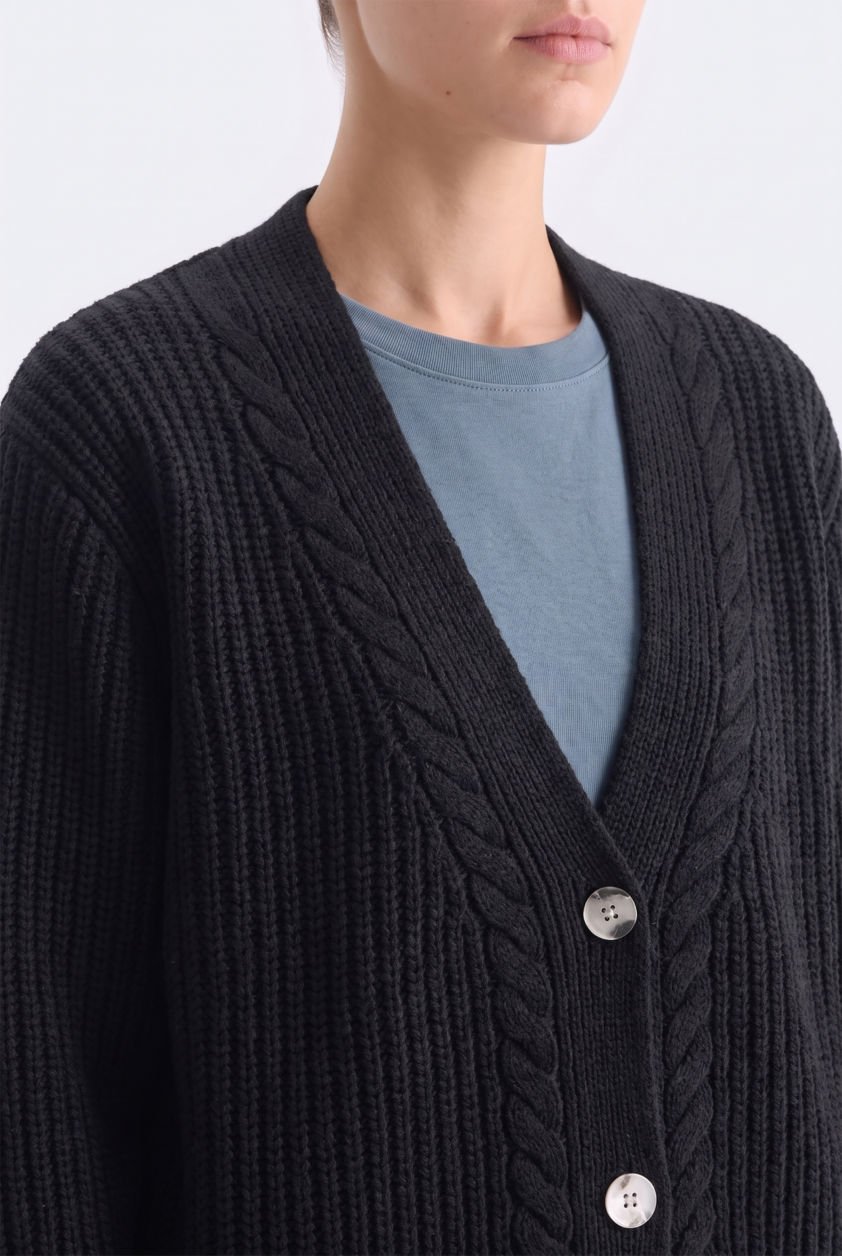 NAVY SWEATER Reality