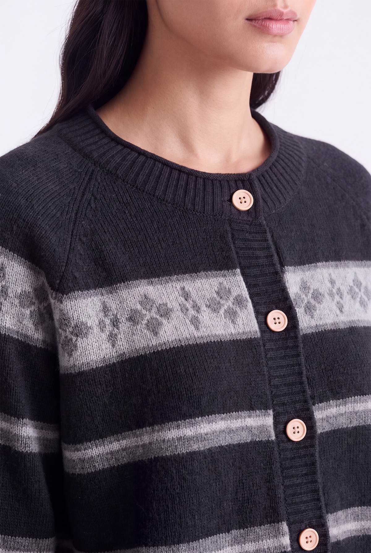 NAVY SWEATER Reality