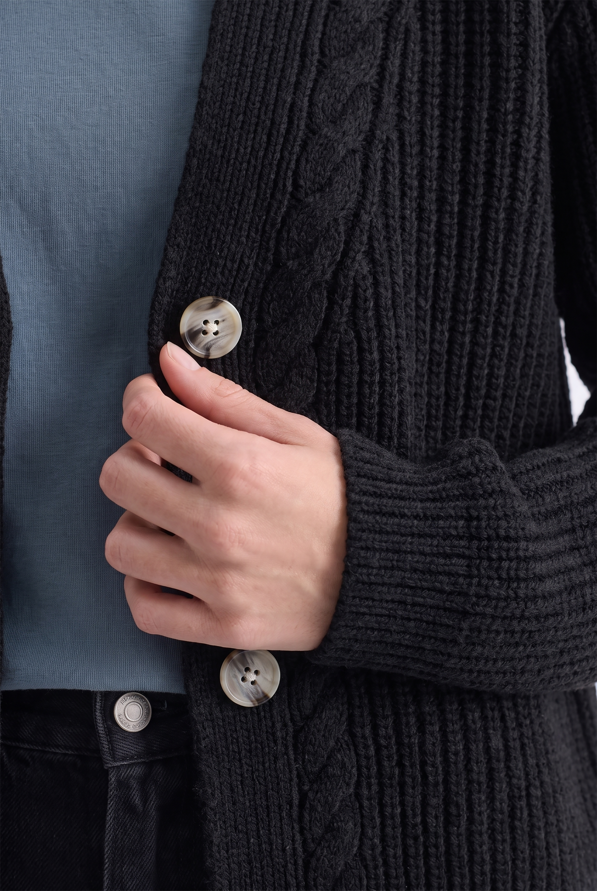NAVY SWEATER Reality