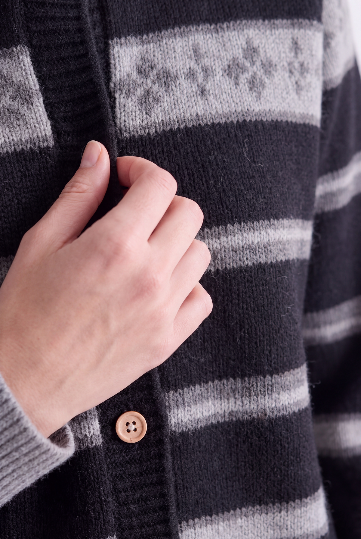 NAVY SWEATER Reality