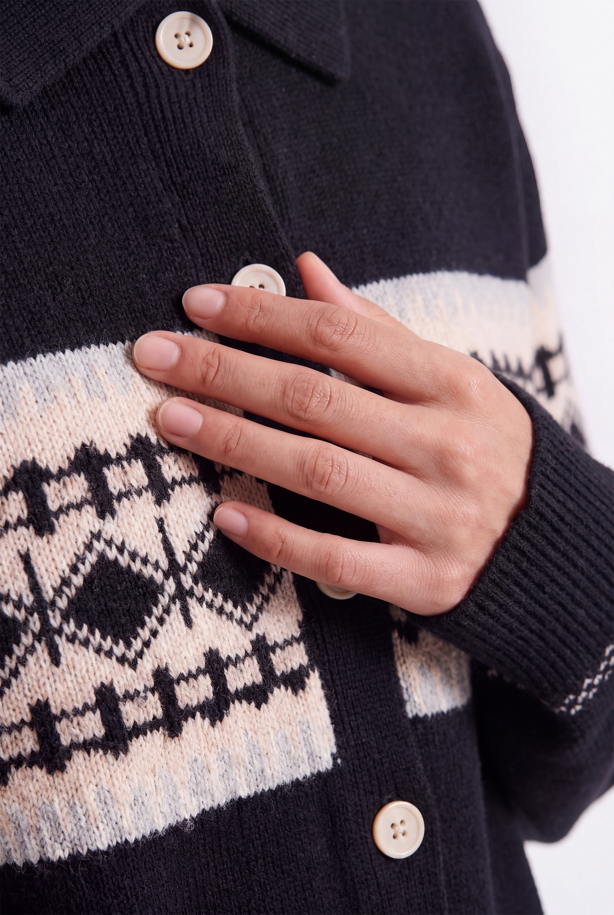 NAVY SWEATER Reality