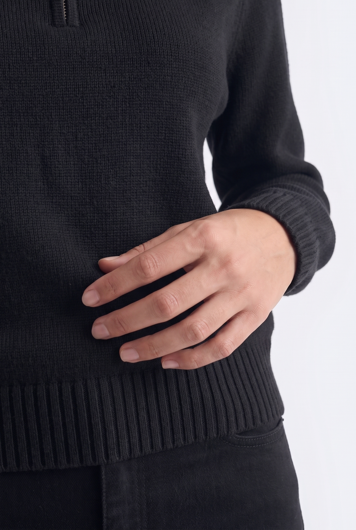 NAVY SWEATER Reality