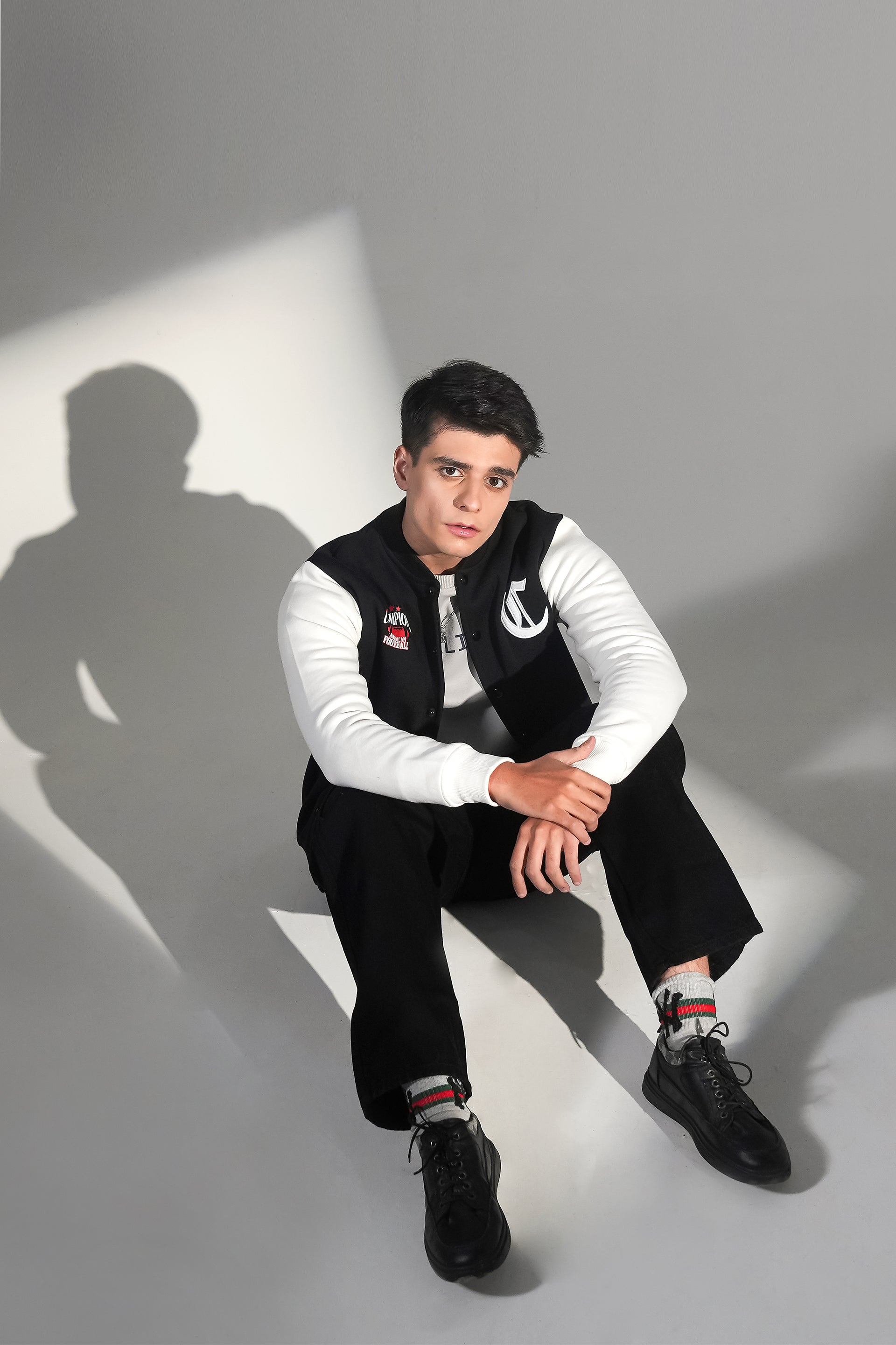 MEN BLACK JACKET Reality