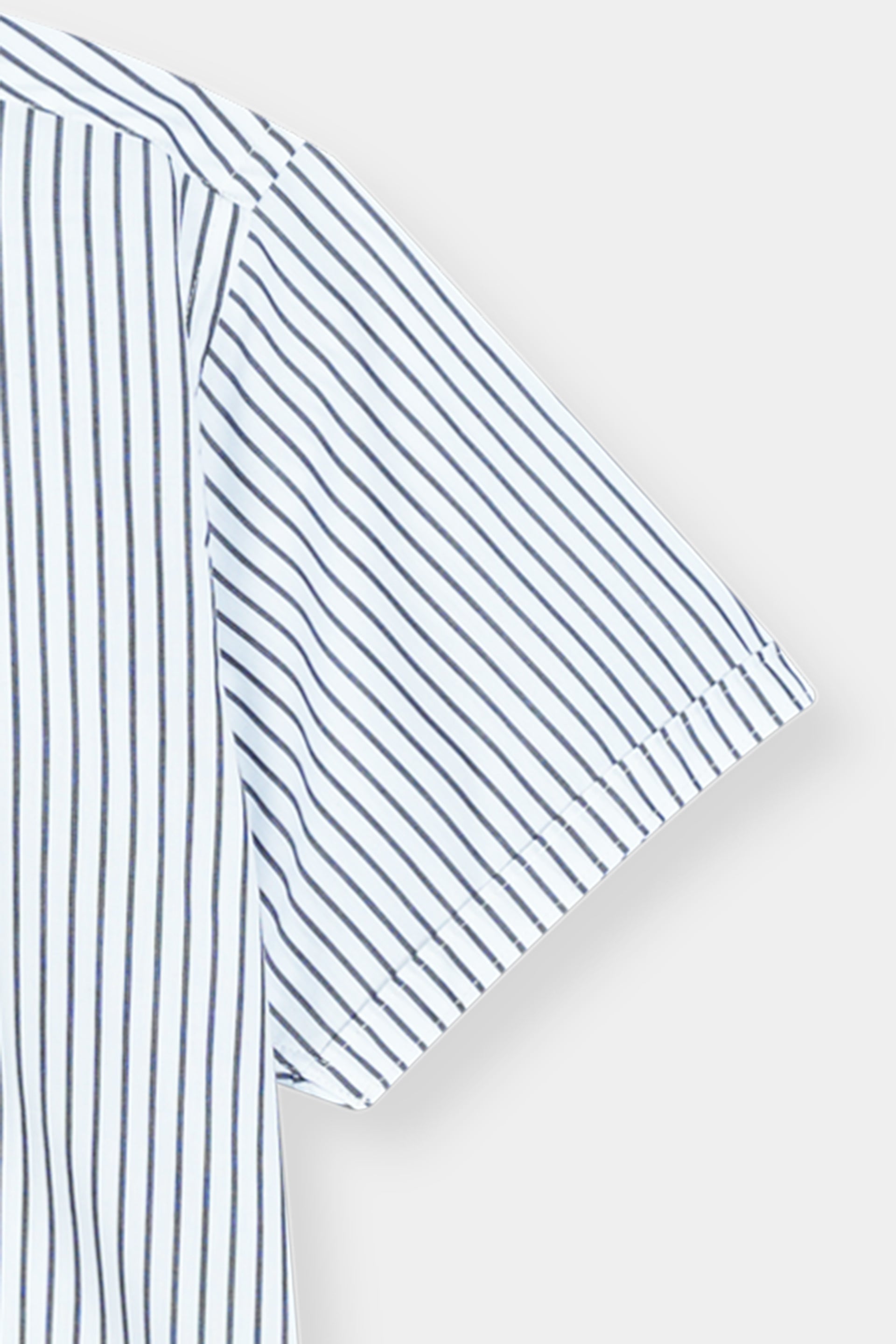 Blue and White Striped Short Sleeve Button-Down Shirt Reality