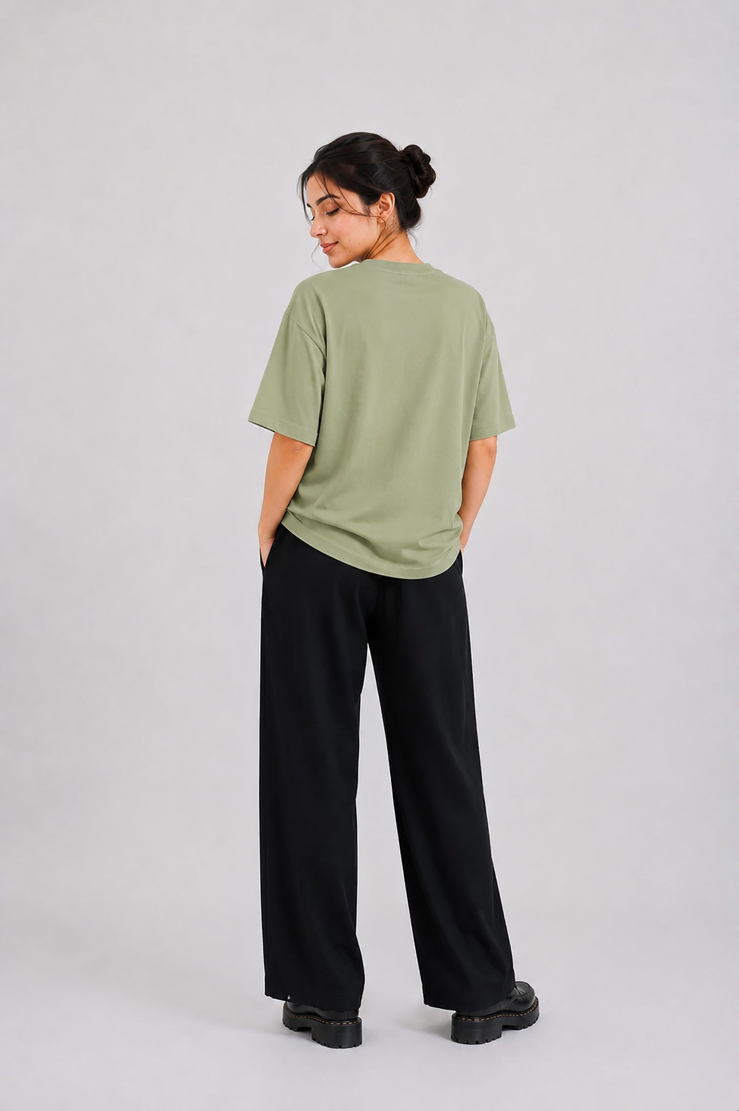 OTROVERT GRAPHIC OLIVE TEE