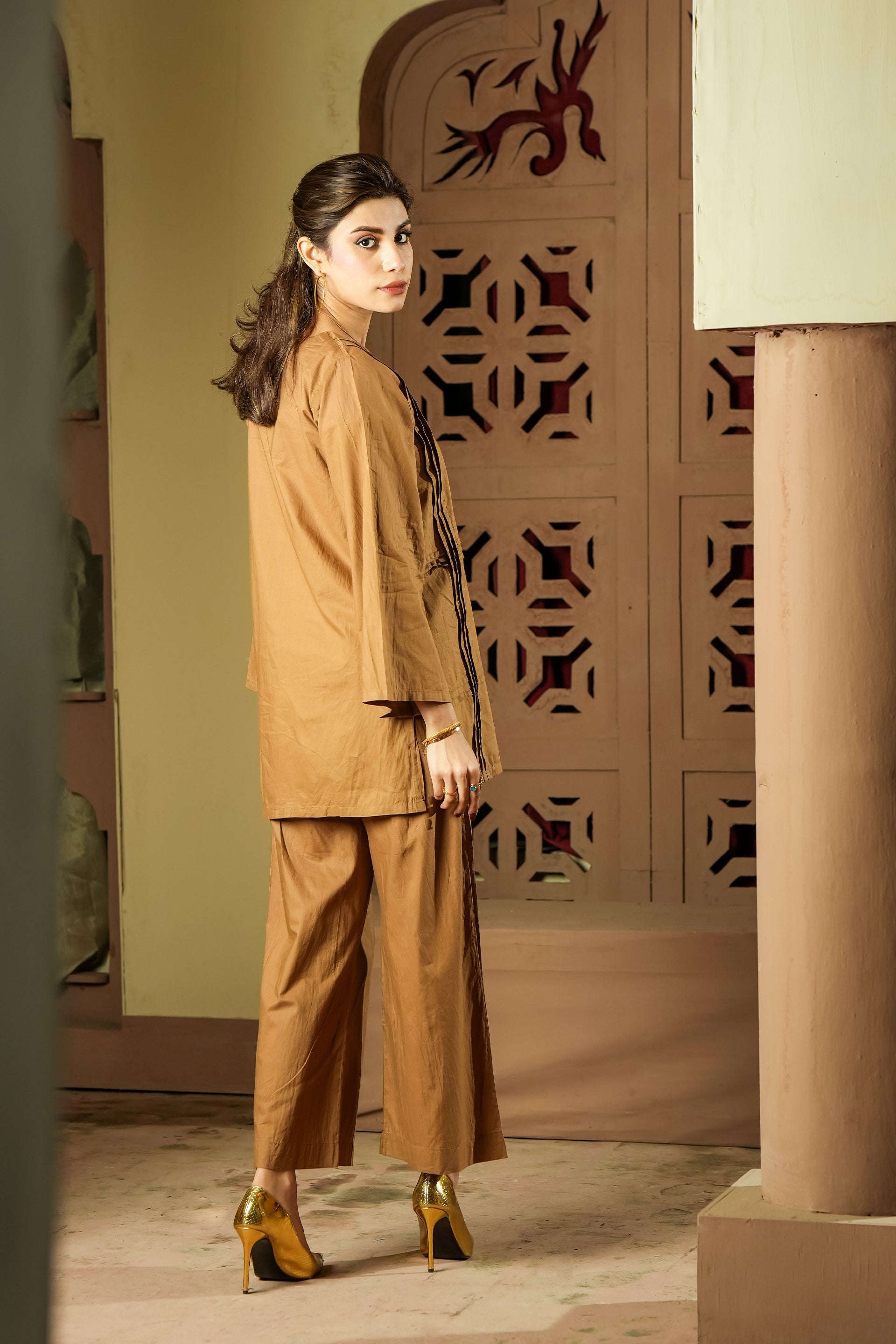 AMBER PLEAT SUIT Reality