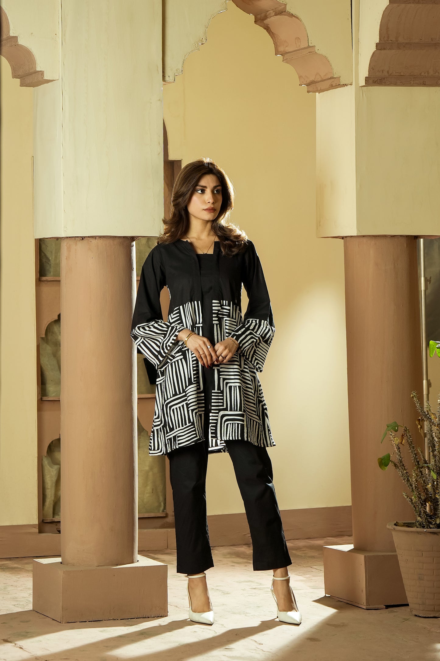 NOIR SILHOUETTE SU Reality