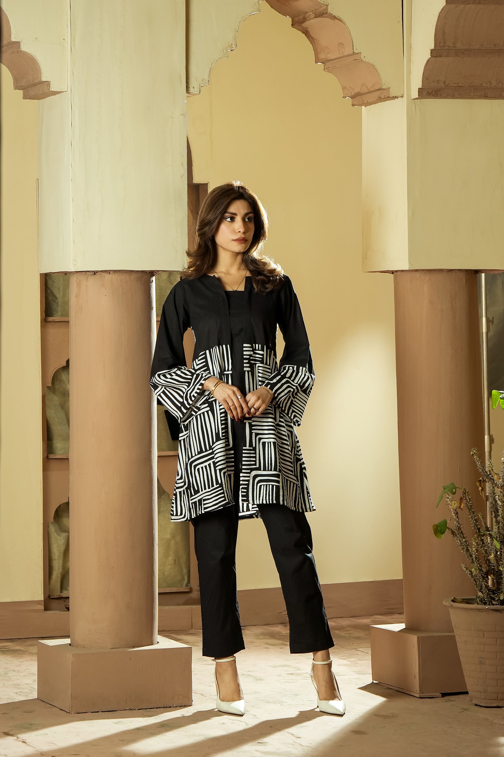 NOIR SILHOUETTE SU Reality