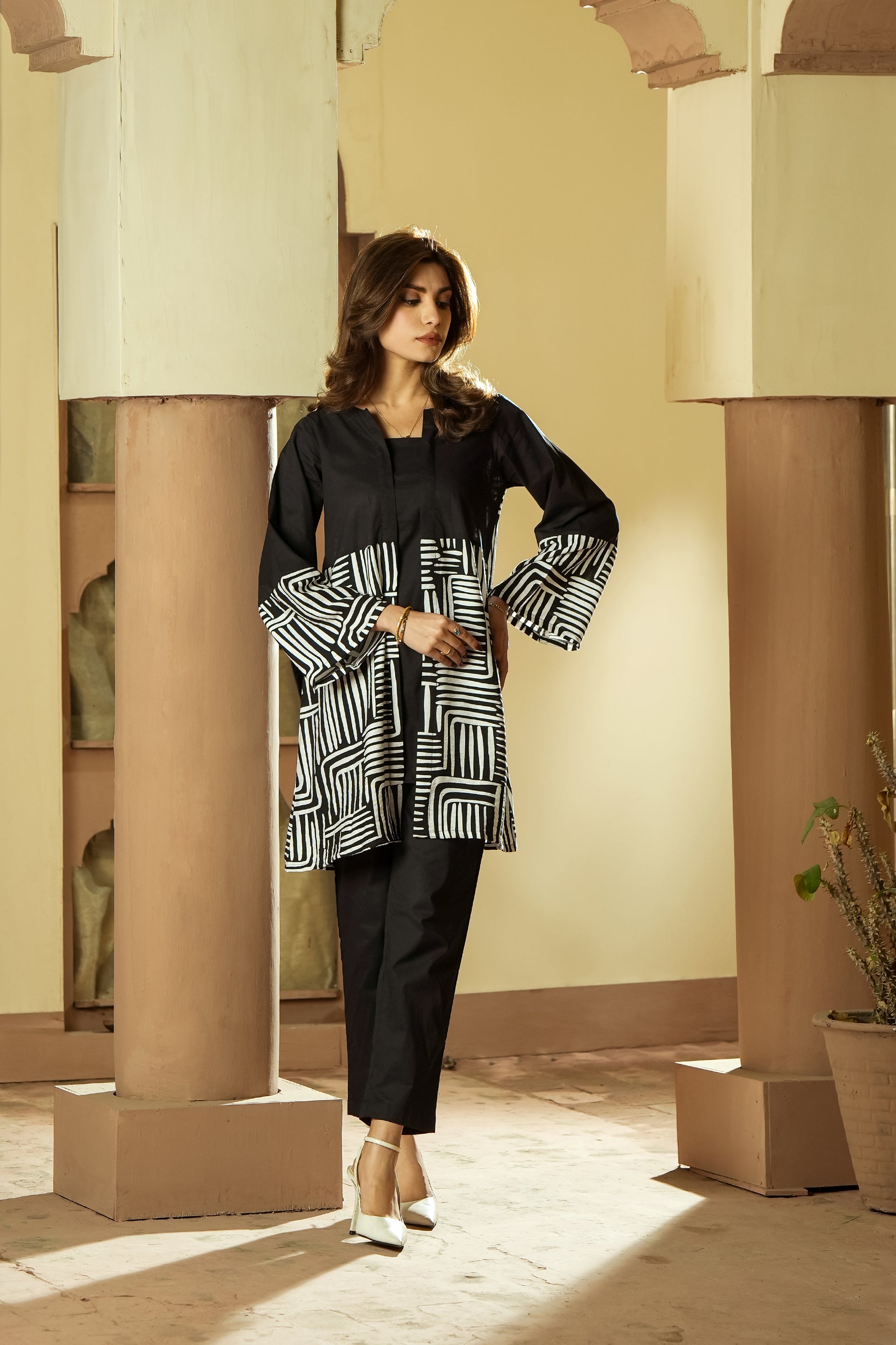 NOIR SILHOUETTE SU Reality