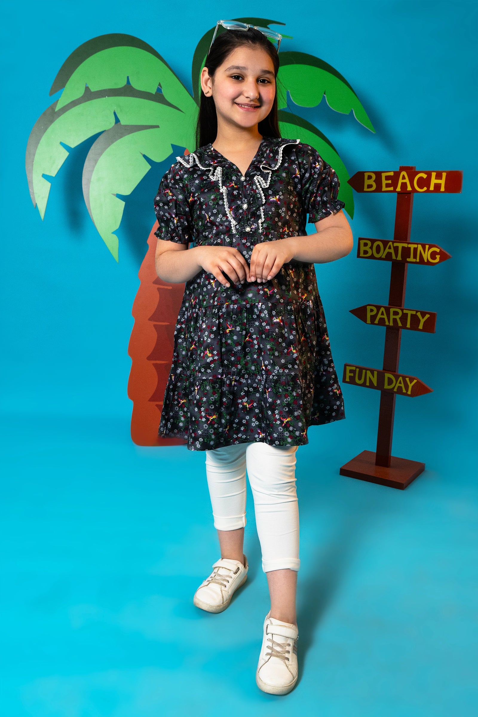 ENCHANTED GARDEN BLACK TOP Reality