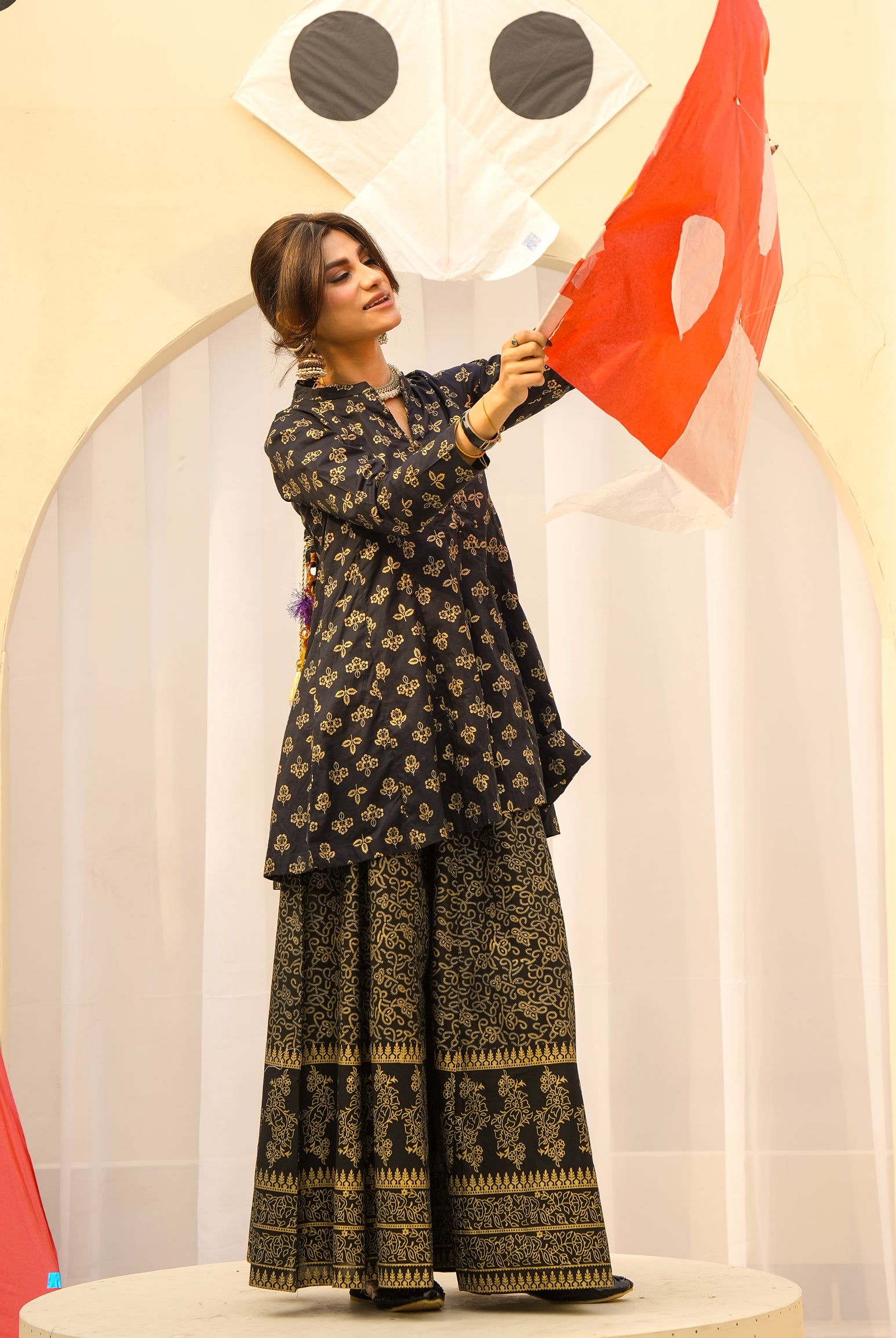 BLACK ZAR POSH SUIT Reality