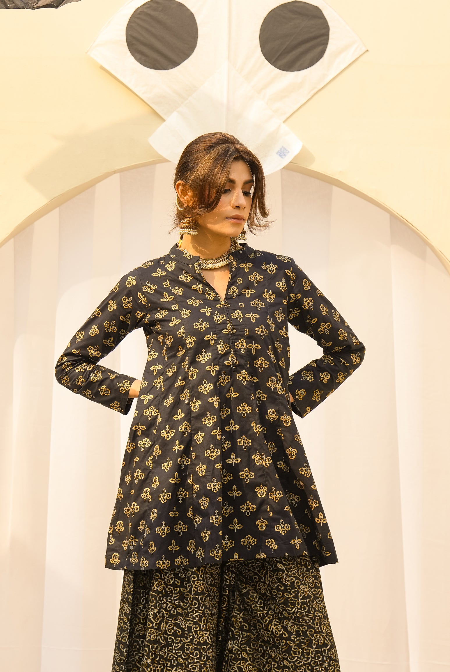 BLACK ZAR POSH SUIT Reality