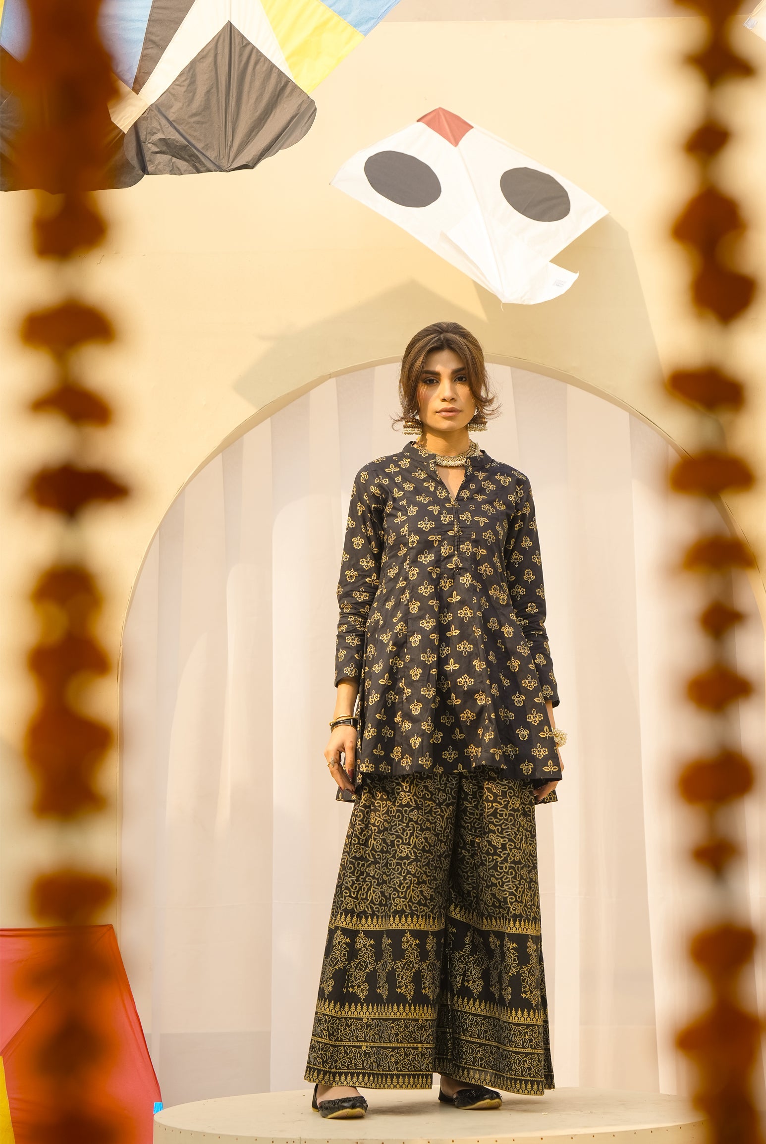 BLACK ZAR POSH SUIT Reality