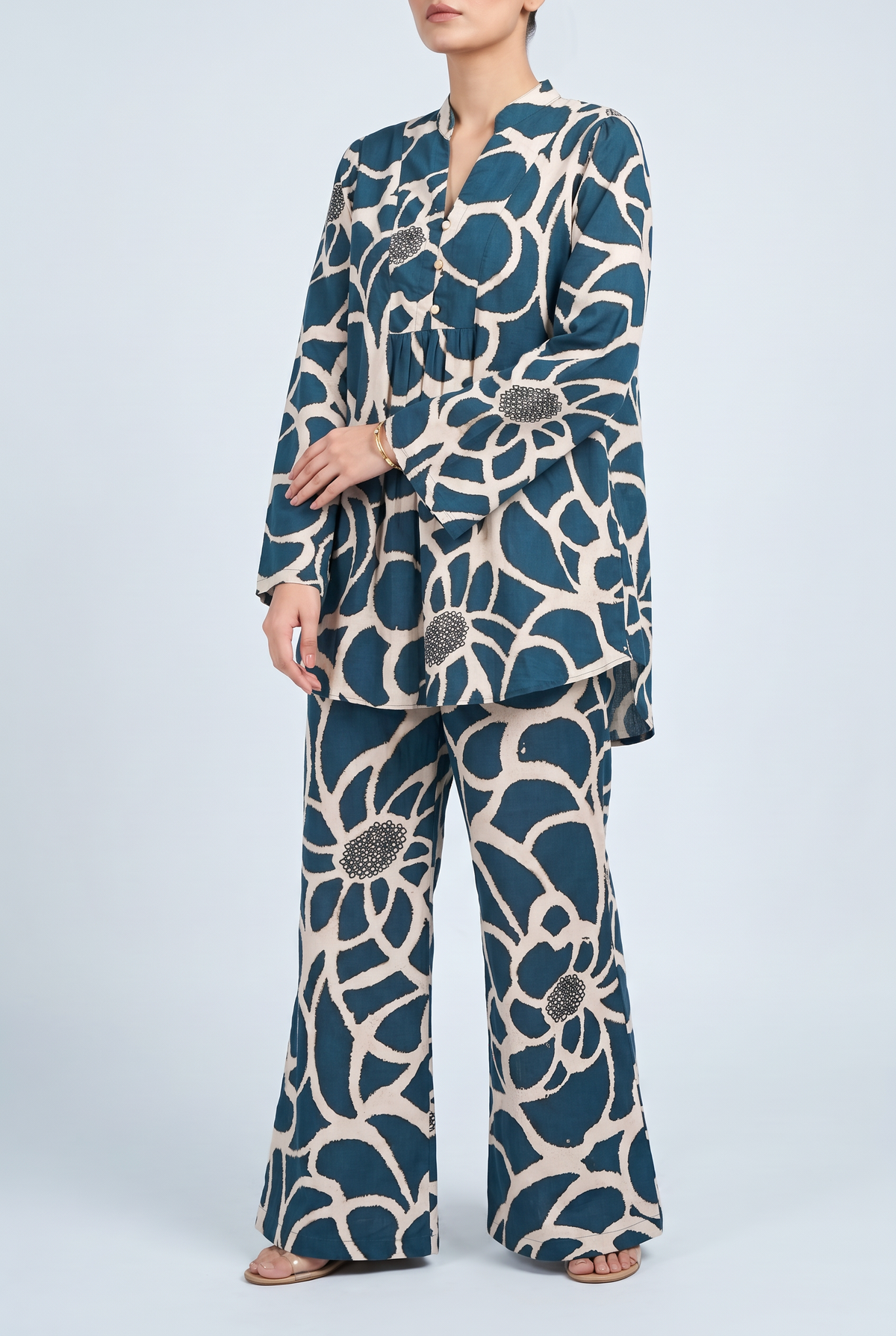 MONO CHROME PRINTED blue SUIT Reality