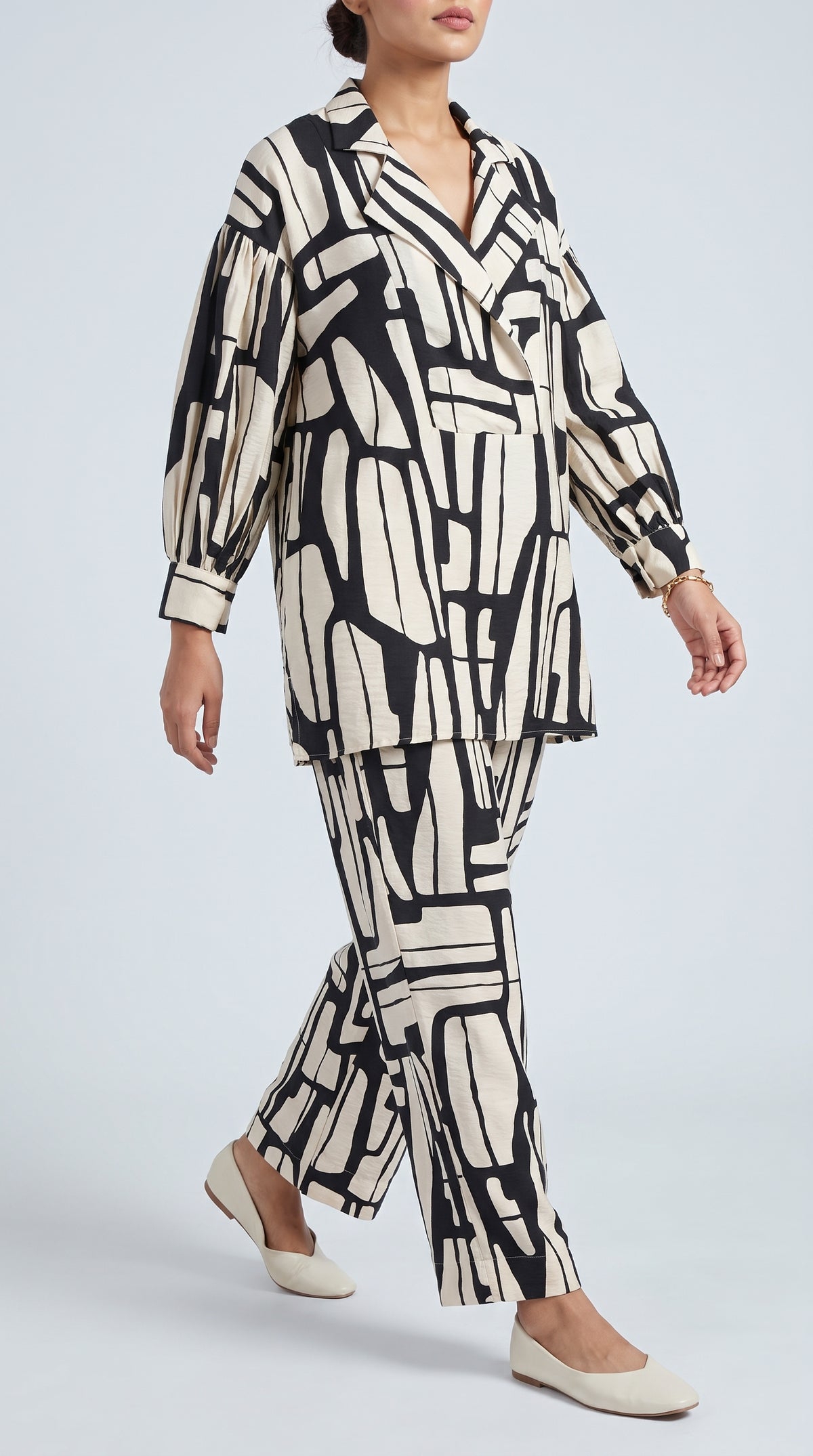 SKIN & BLACK CO-ORD SUIT Reality