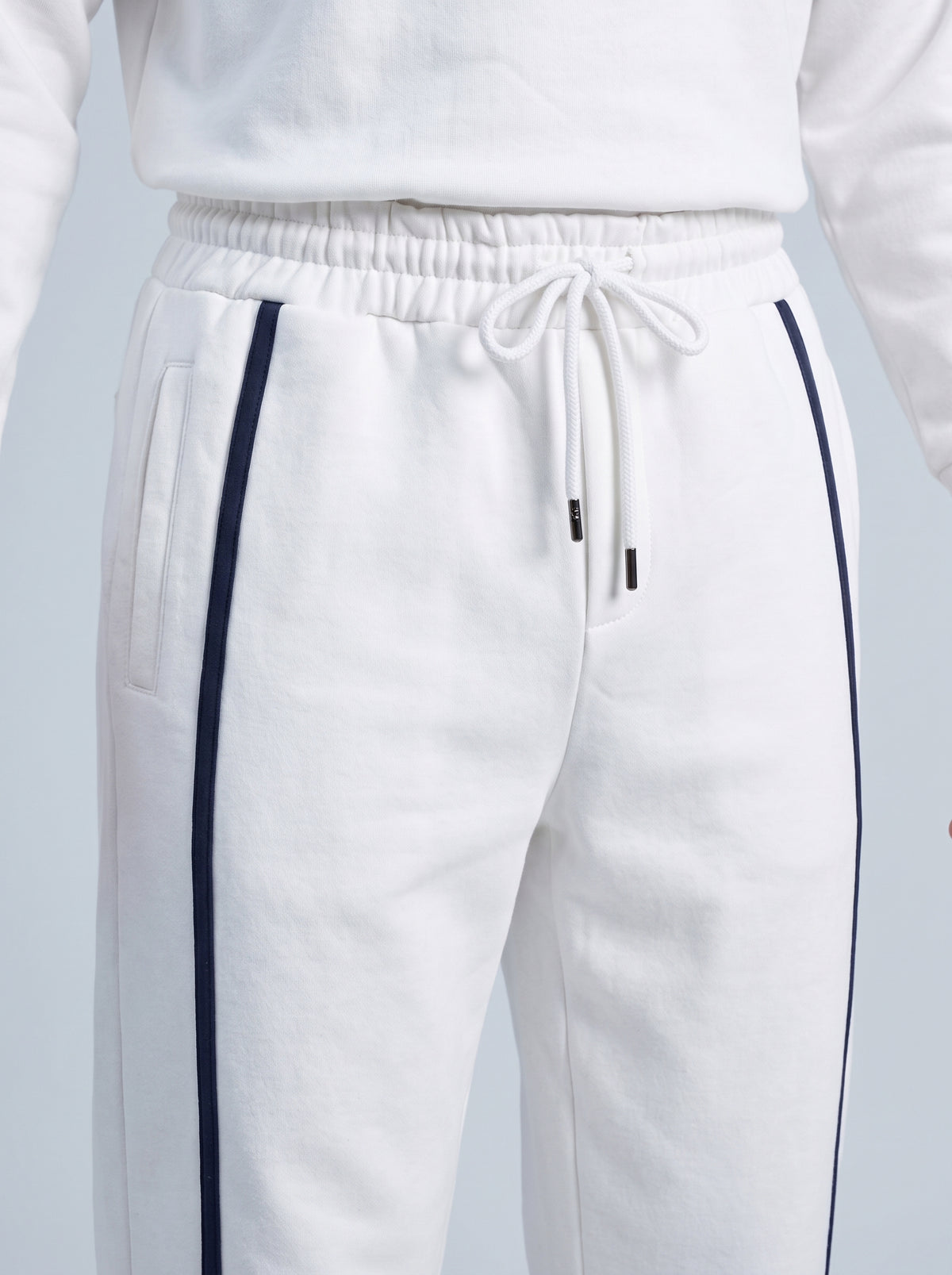 SIDE TAPPING STRAIGHT WHITE TROUSER Reality