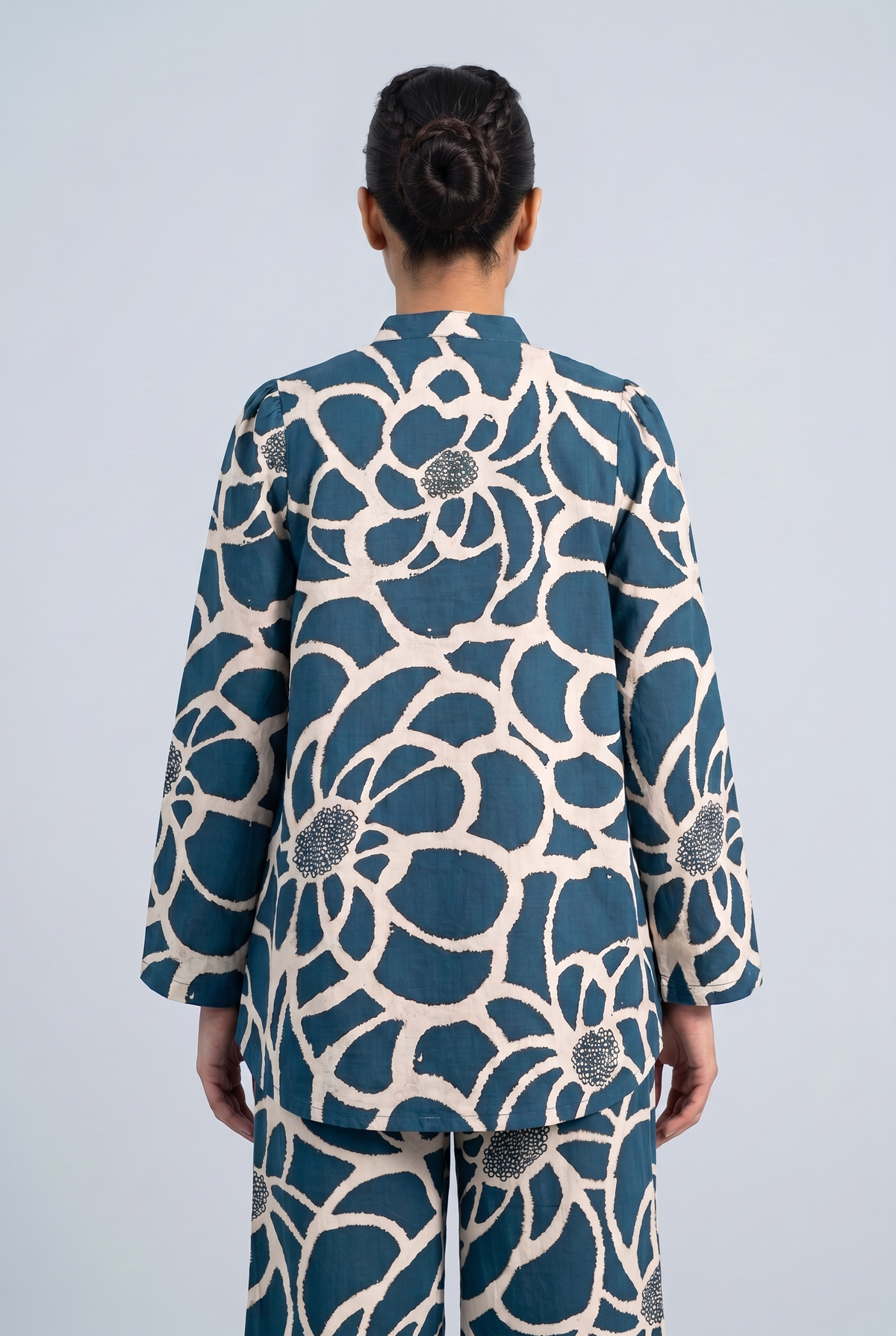 MONO CHROME PRINTED blue SUIT Reality