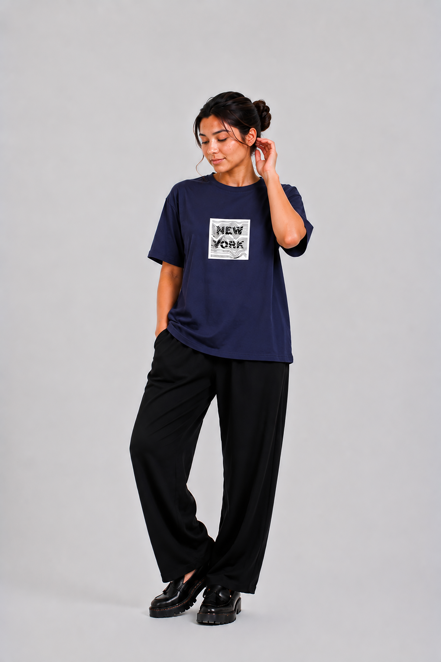 LADIES NEW YORK GRAPHIC NAVY TEE Reality