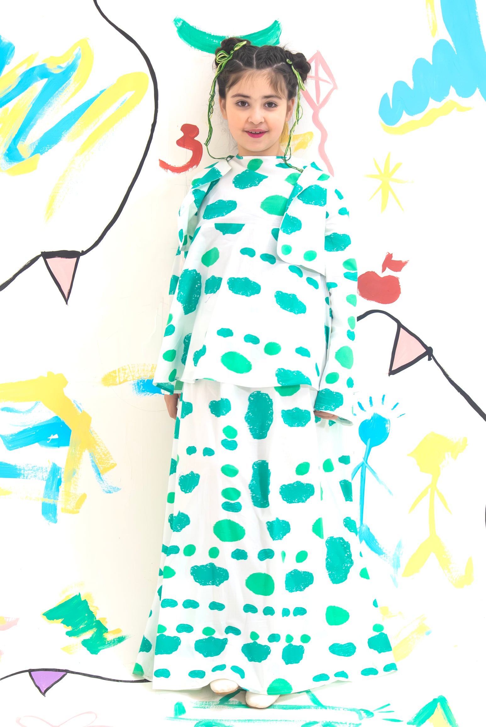 SUNNY WHITE DOODLE Reality