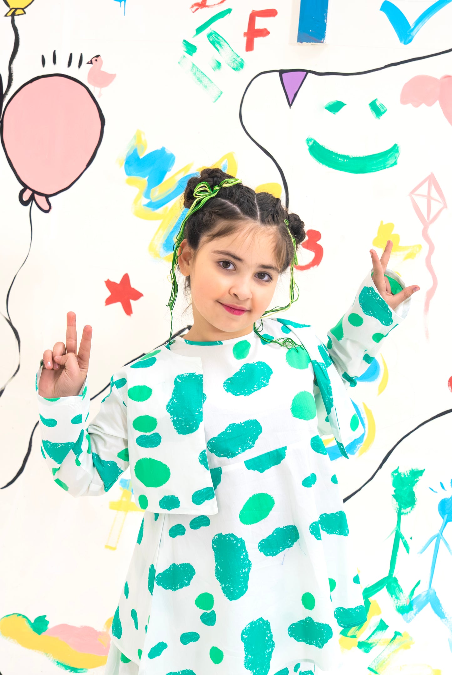 SUNNY WHITE DOODLE Reality