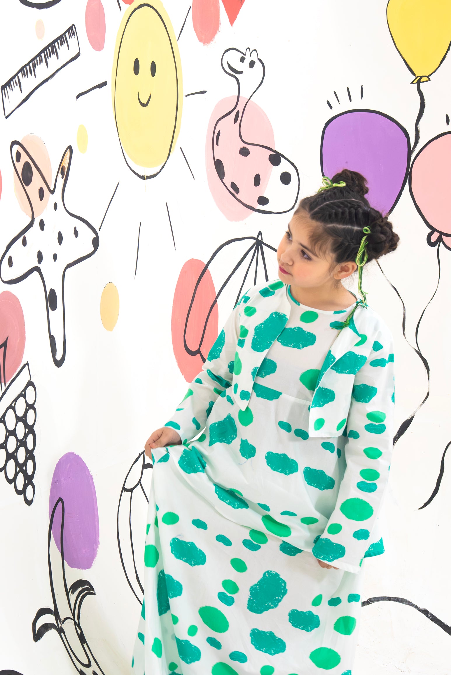 SUNNY WHITE DOODLE Reality