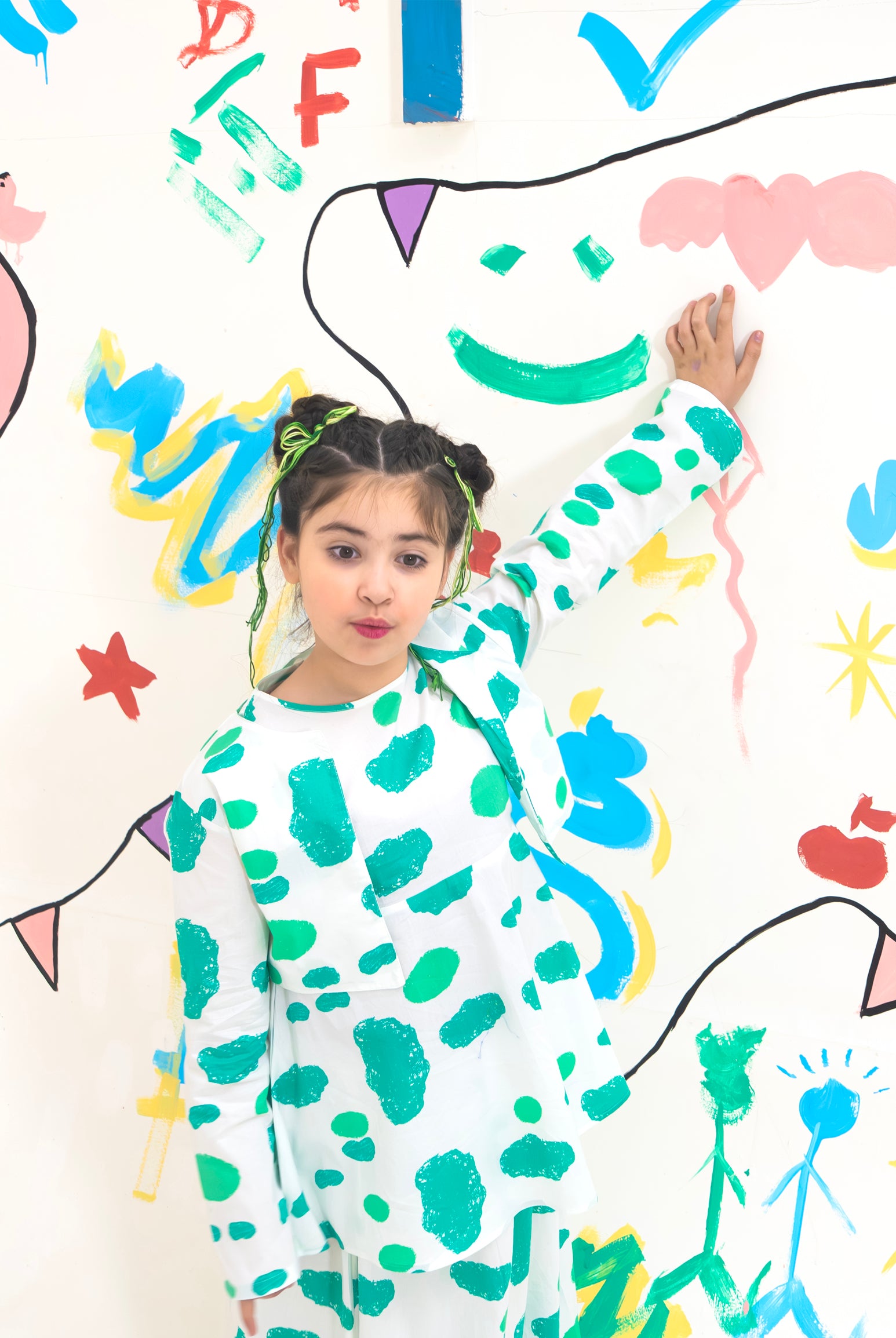 SUNNY WHITE DOODLE Reality