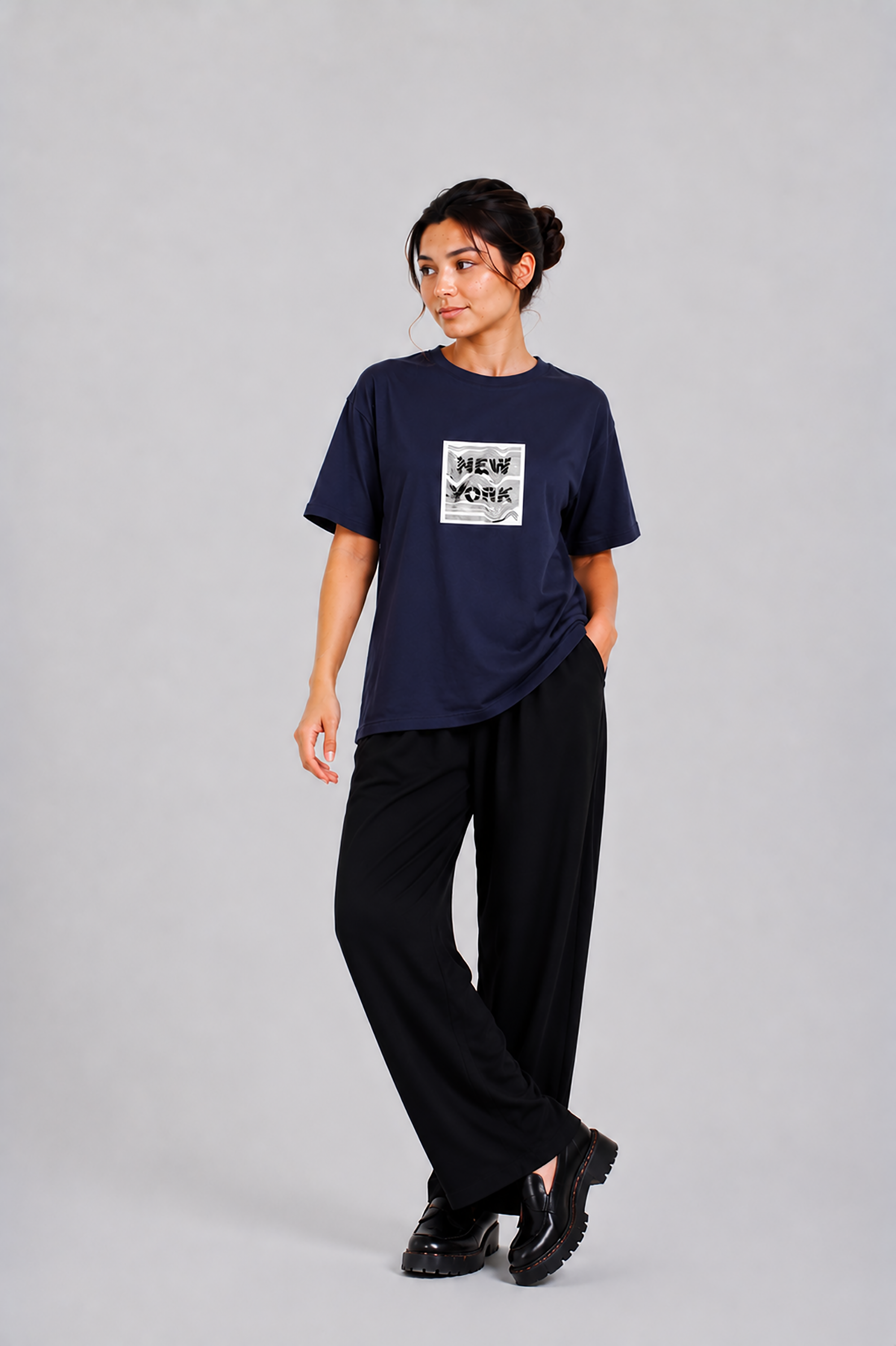 LADIES NEW YORK GRAPHIC NAVY TEE Reality