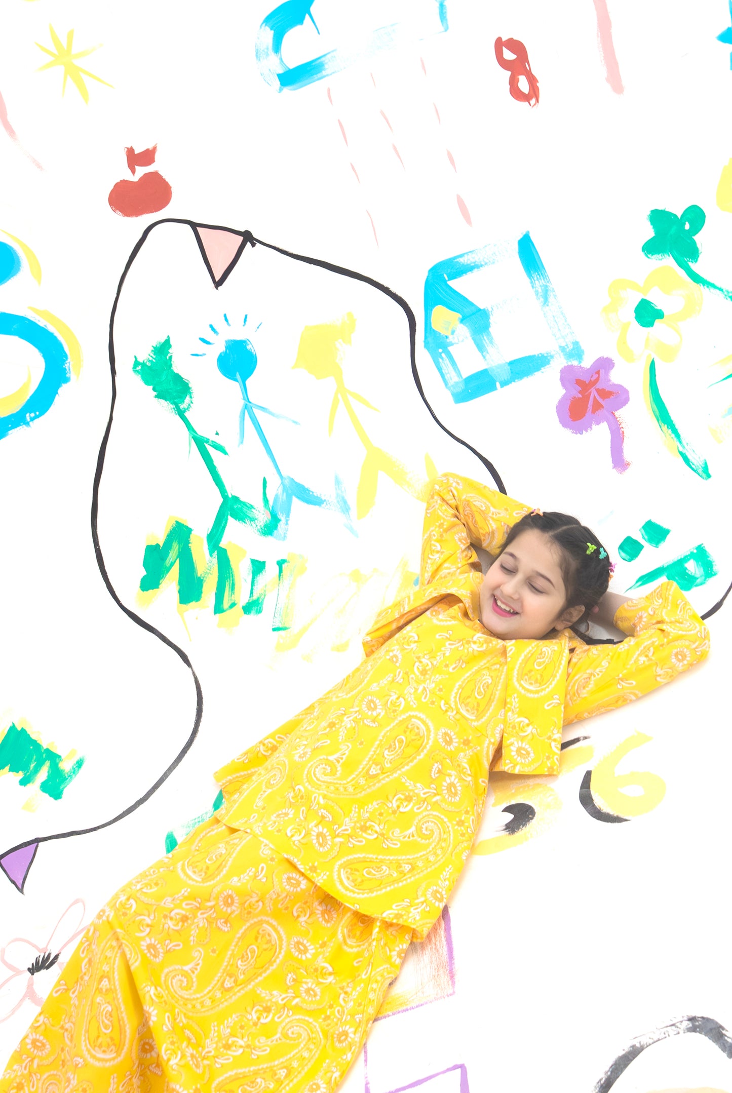 SUNNY YELLOW DOODLE Reality