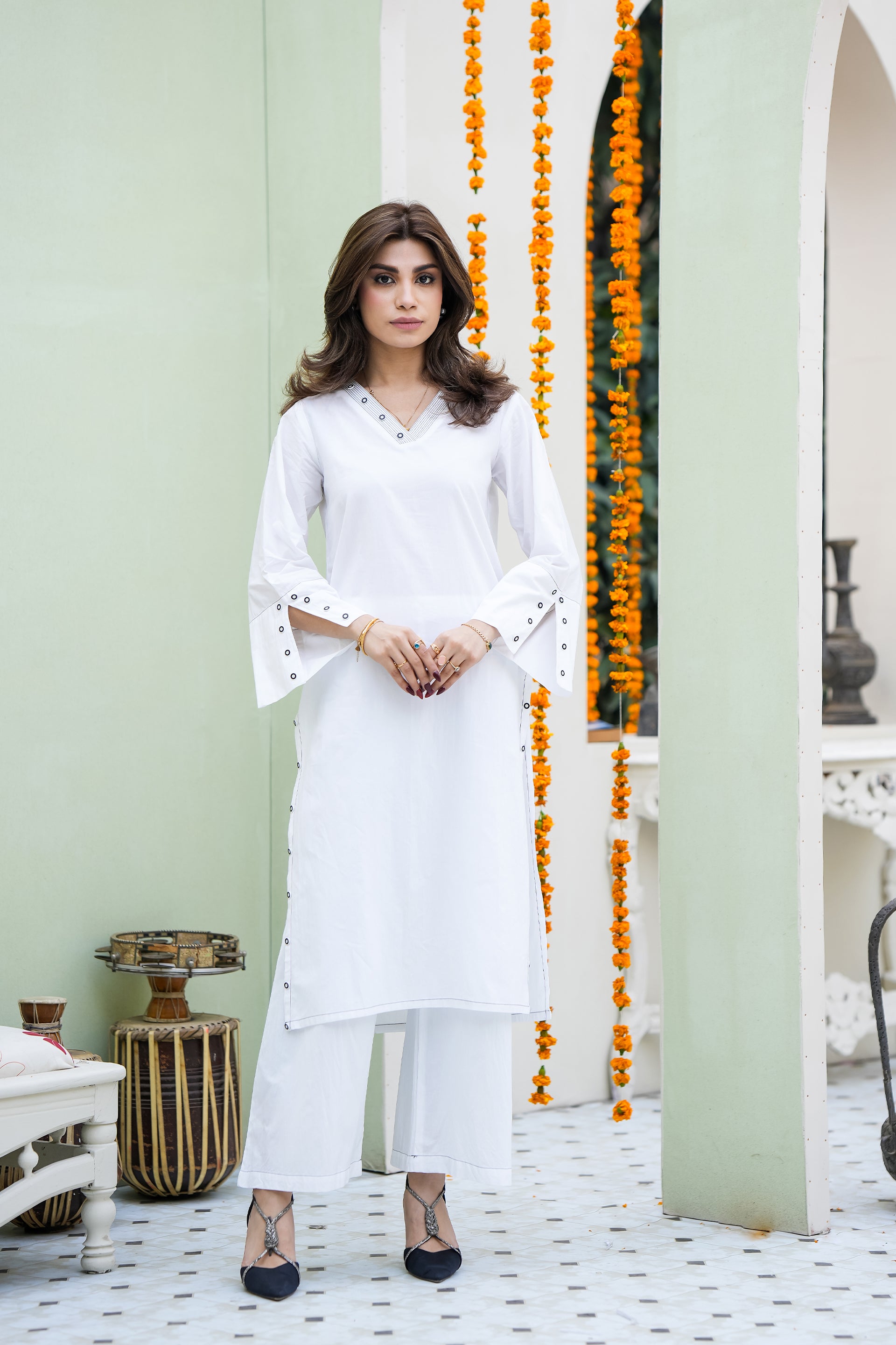 LINE AND LUXE Reality