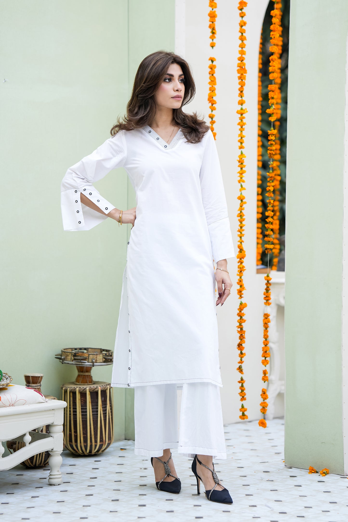 LINE AND LUXE Reality