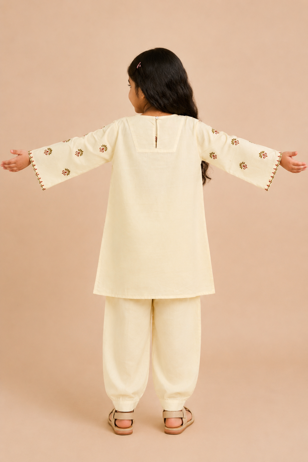 2 piece MEHER-E-GULL CREAM SUIT Reality