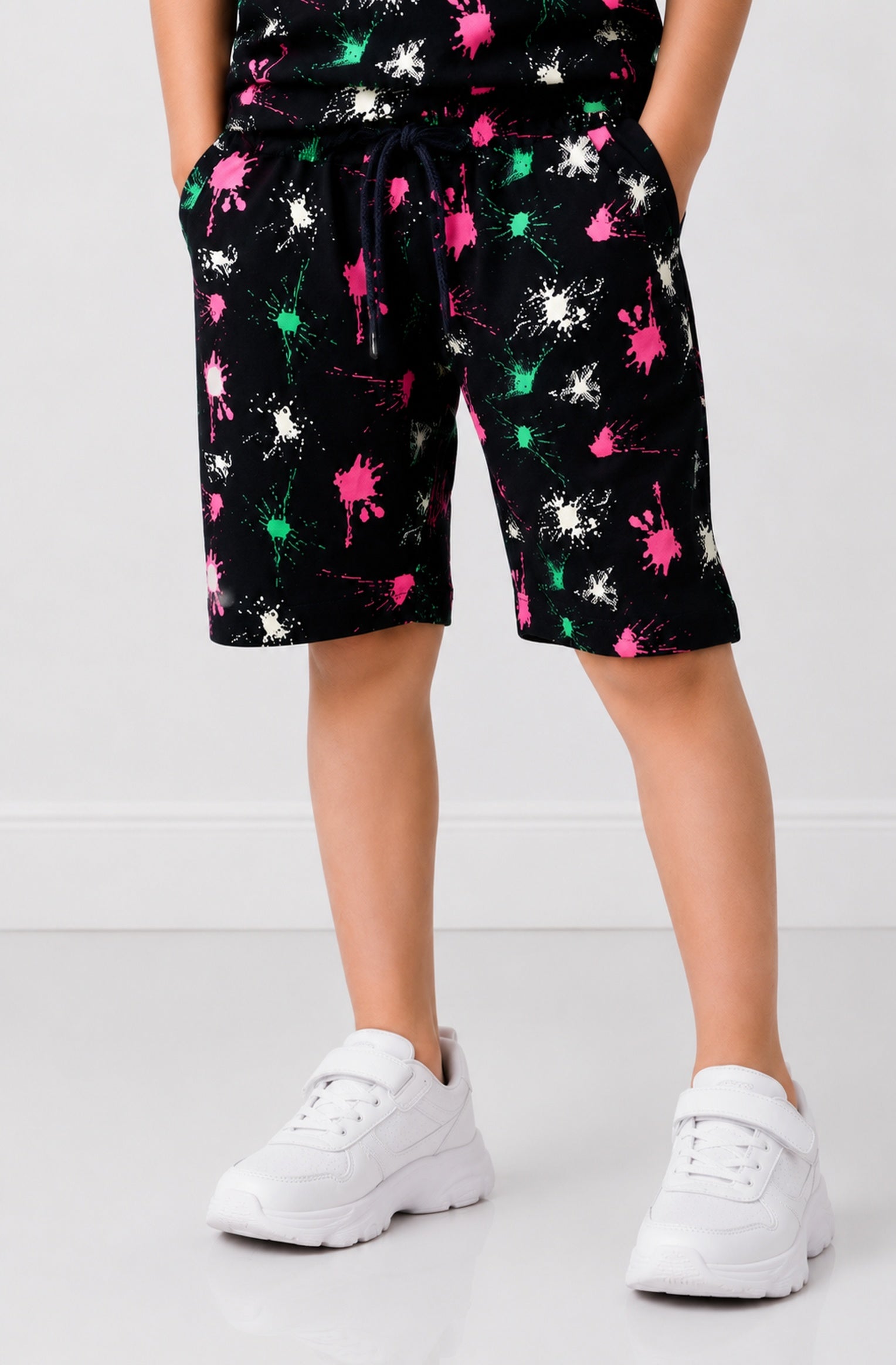 PRINTED BLACK SHORTS Reality