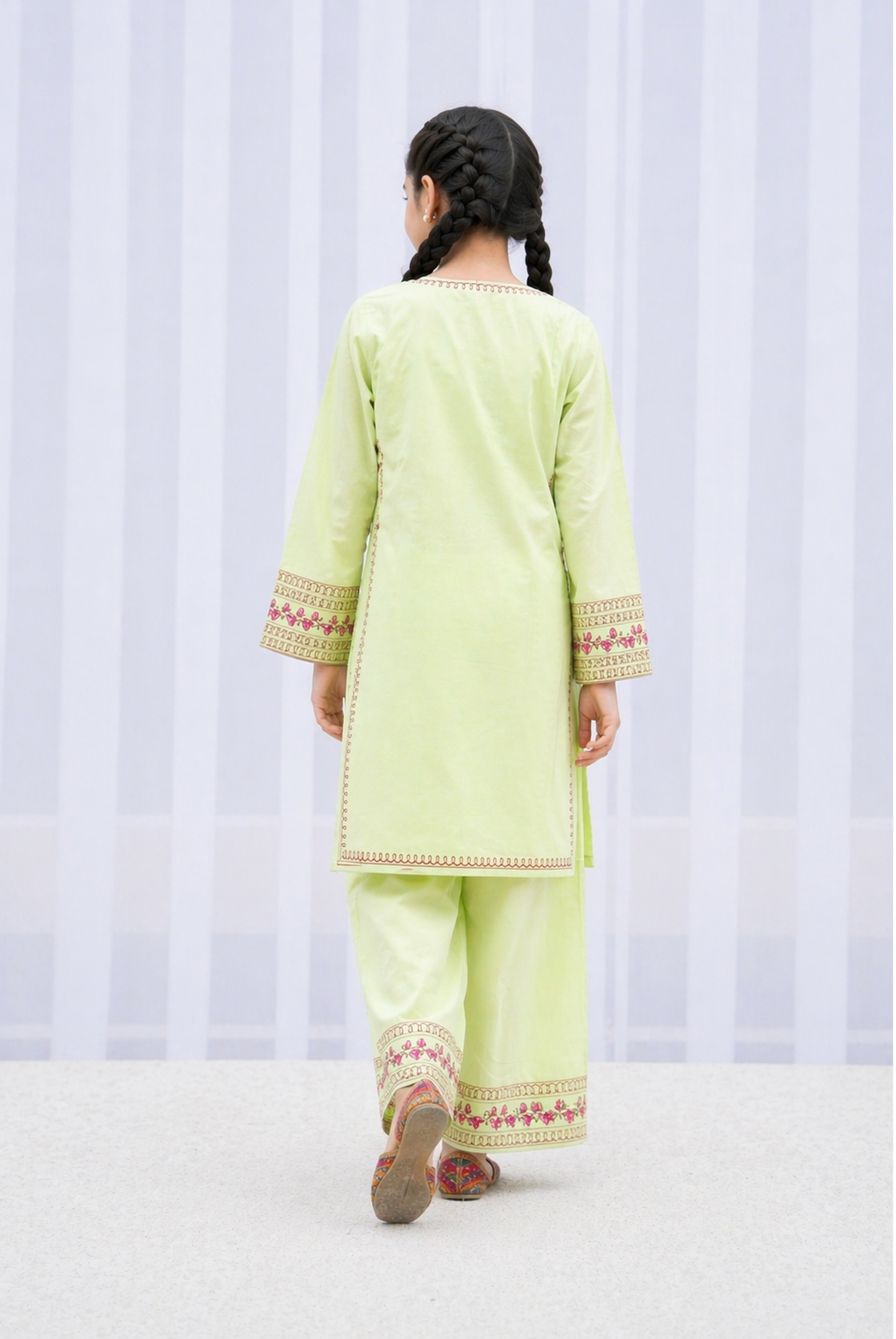 PARROT BLOCK PRINTED SUIT Reality